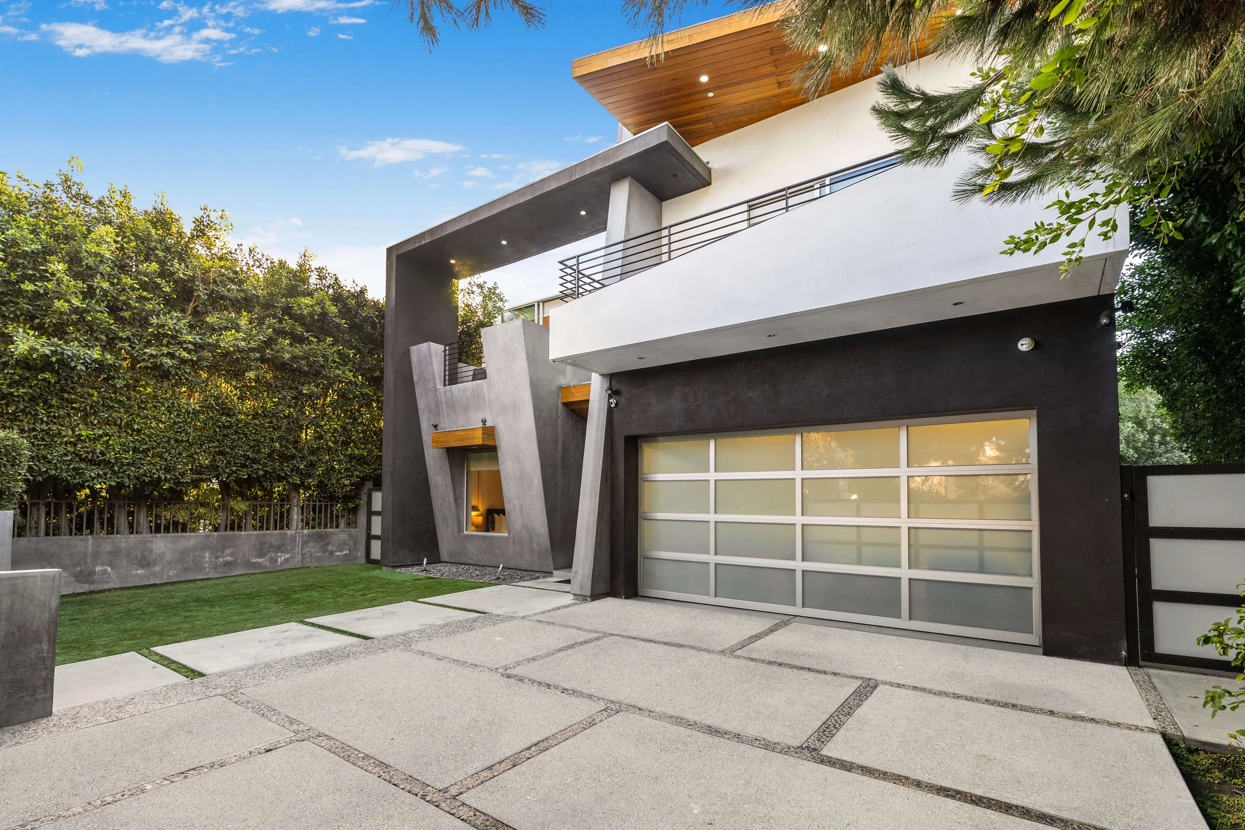 Modern Architectural Villa with Private Pool — photograph 10