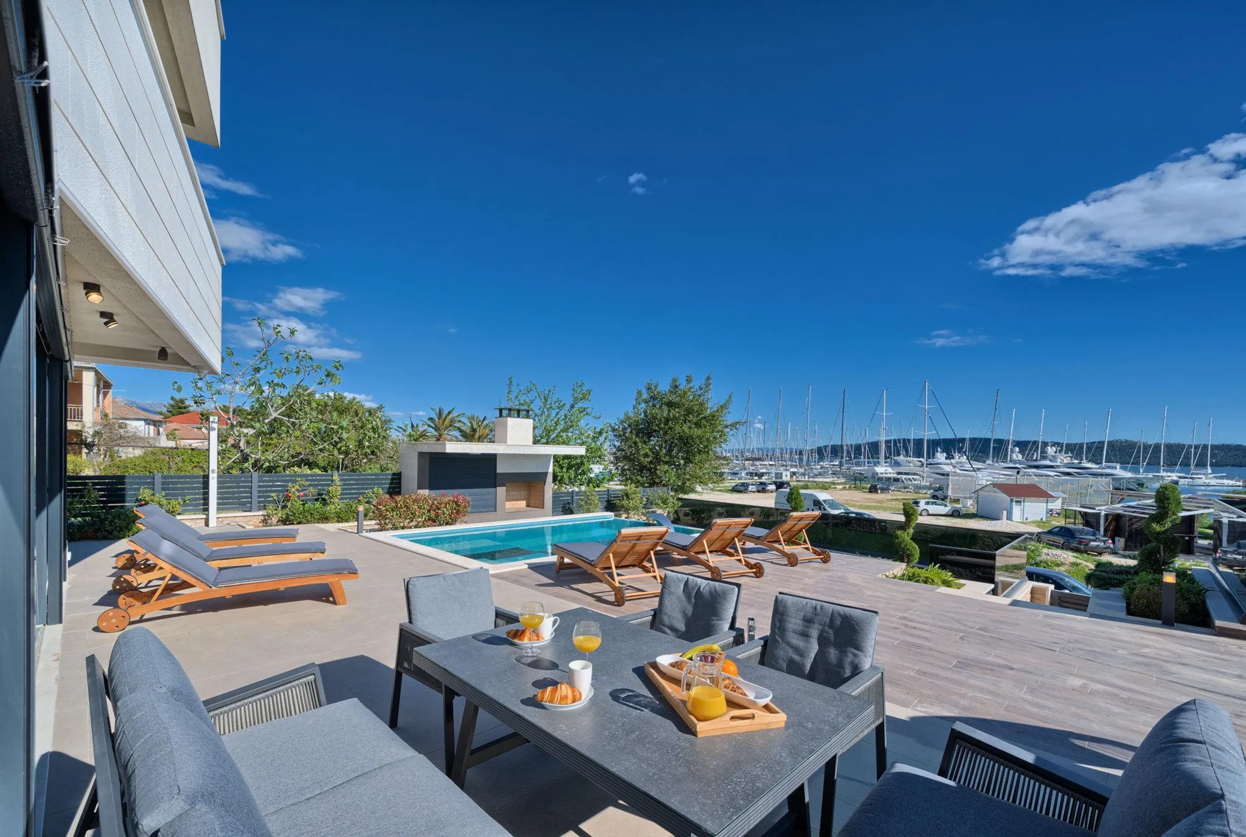 Beautiful 5-star 6-BR Villa with Heated Infinity Pool — photograph 10