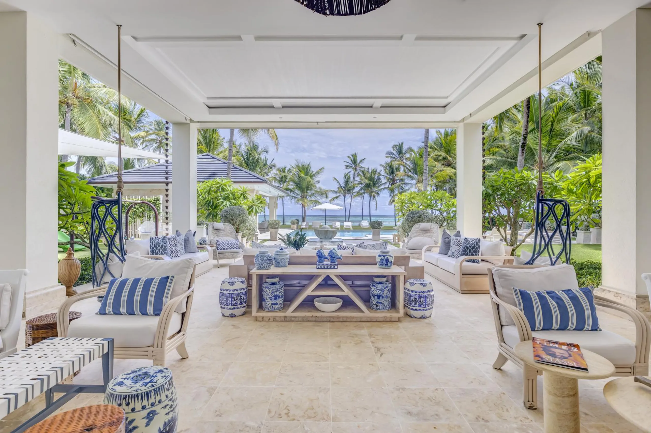 Beachfront 9BR Villa with Private Pool, Spa, &  Direct Ocean Access — photograph 8