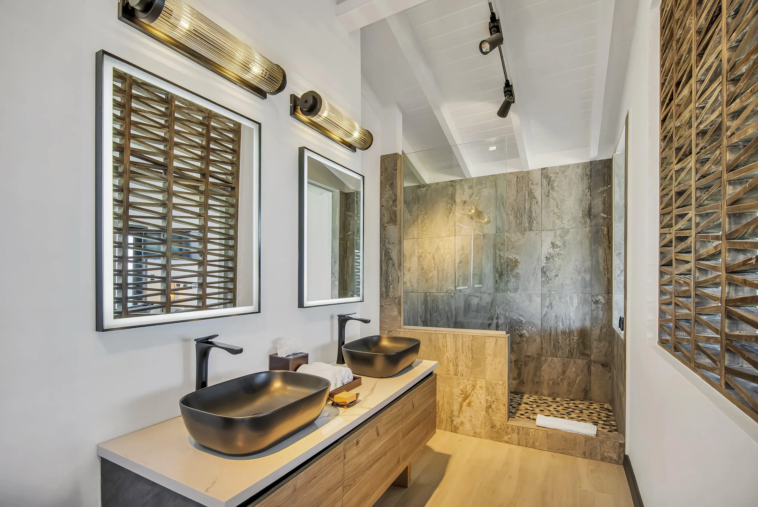 Posh Oeanfront 3Bedroom Villa with Spectacular Views — photograph 10