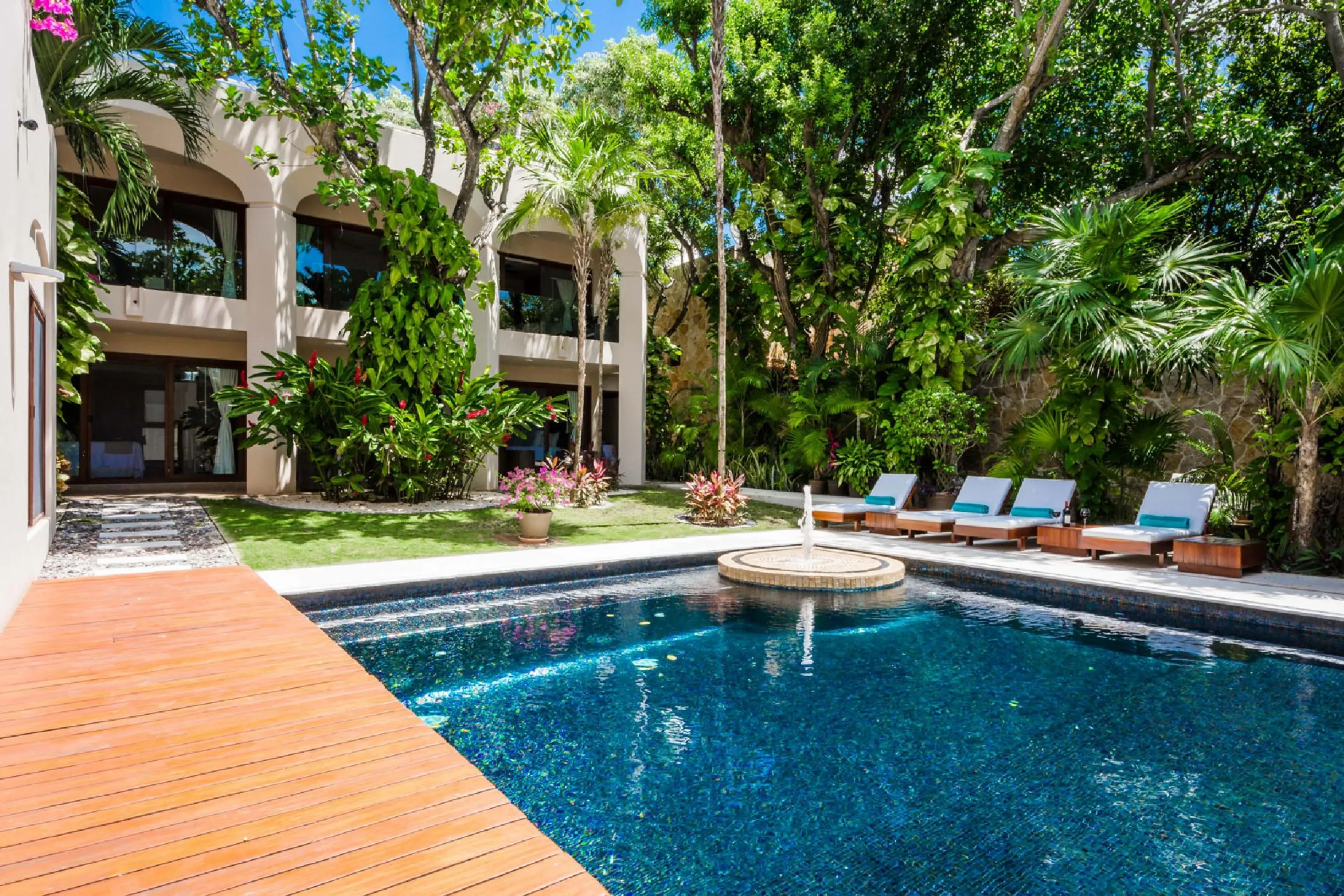 Playa del Carmen Luxury Estate with Multiple Pools and Lush Grounds — photograph 5