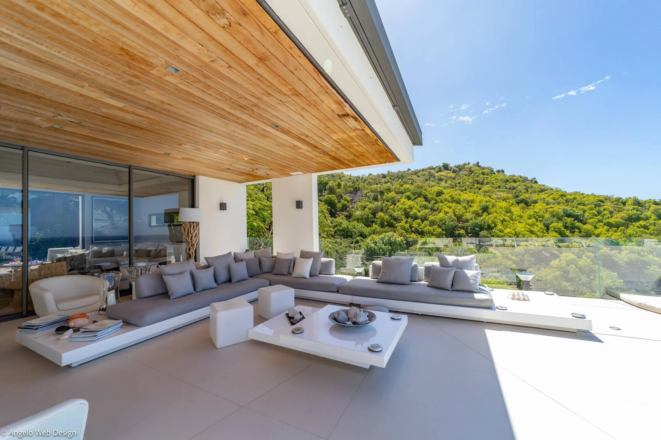 Elegant Seaview Villa with Infinity Pool, Views and Private Zen Garden — photograph 10