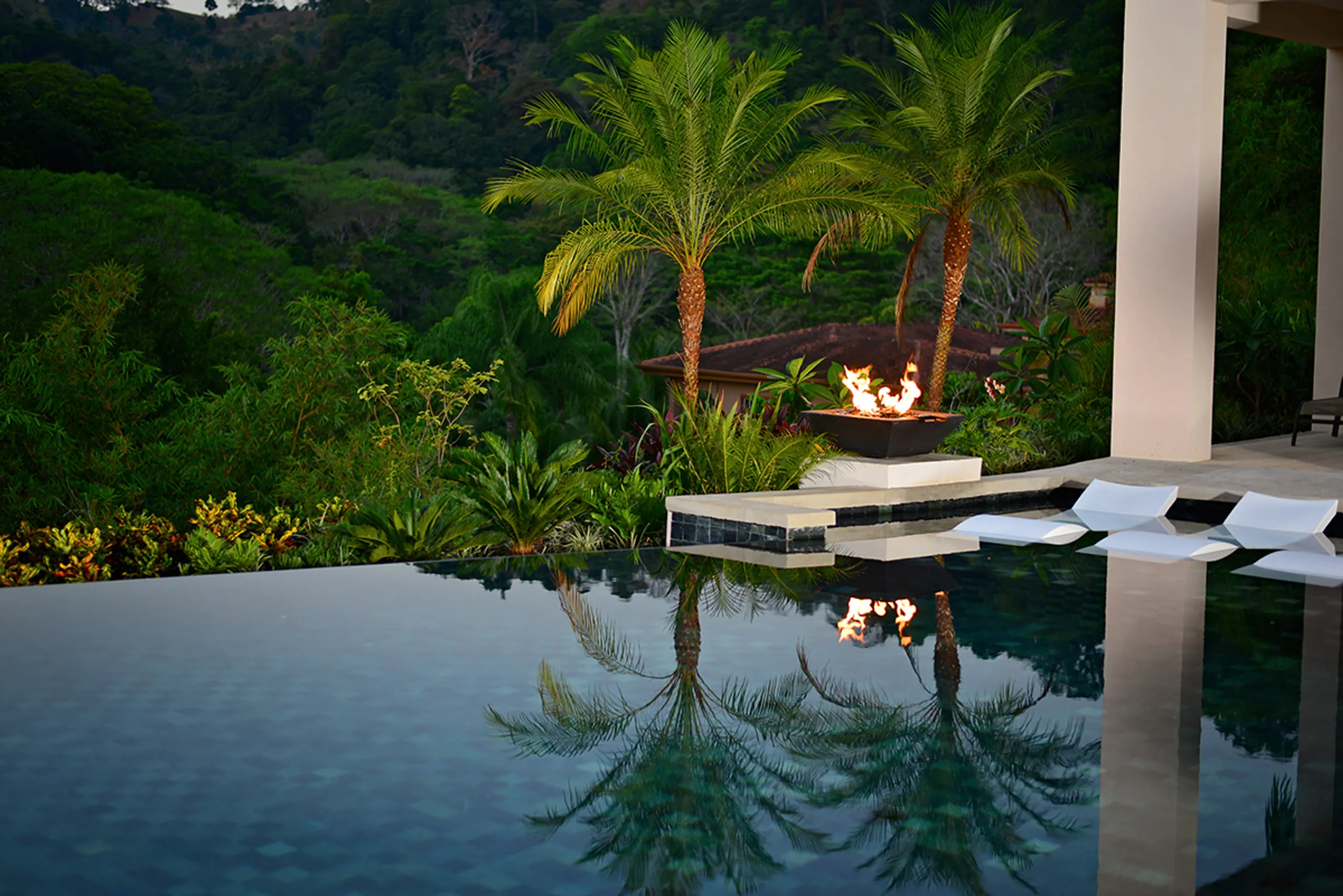 Tropical Paradise Villa with Private Infinity Pool, Heated Jacuzzi and Stunning Views — photograph 12