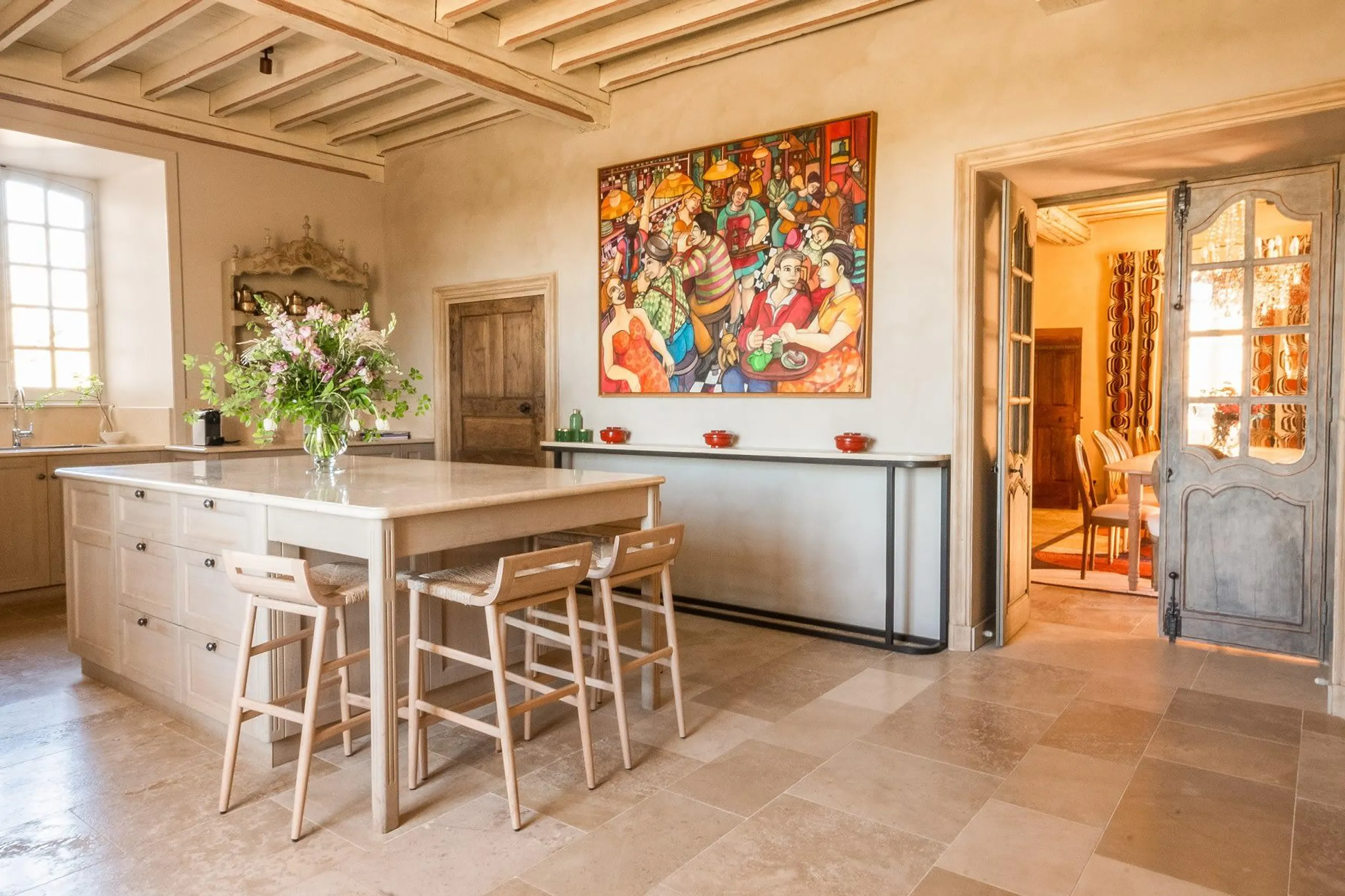 Elegant Chateau with Invigorating Pool — photograph 5