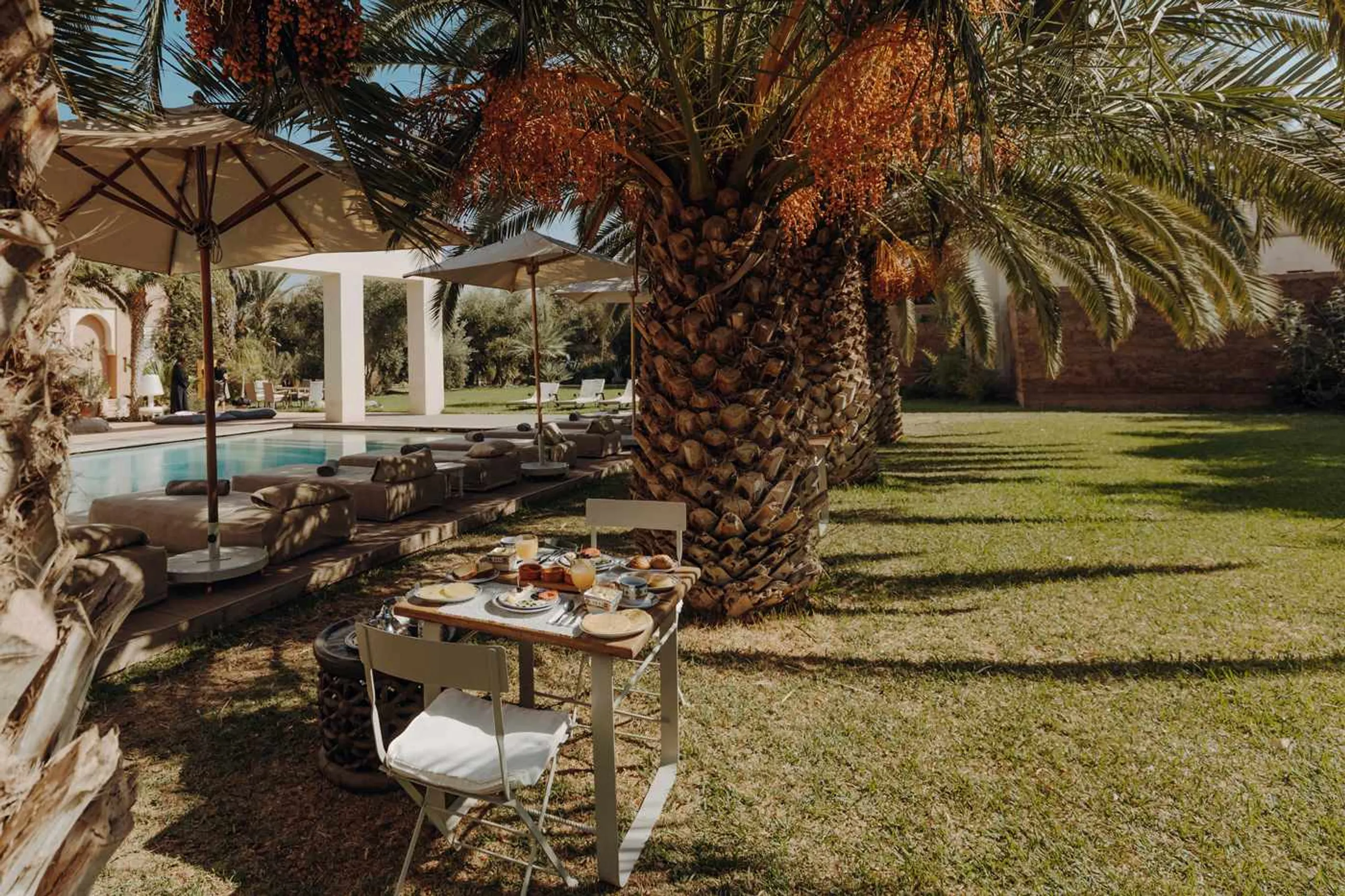 A Serene Marrakech Haven with Private Pool and  Lush Greenery — photograph 11