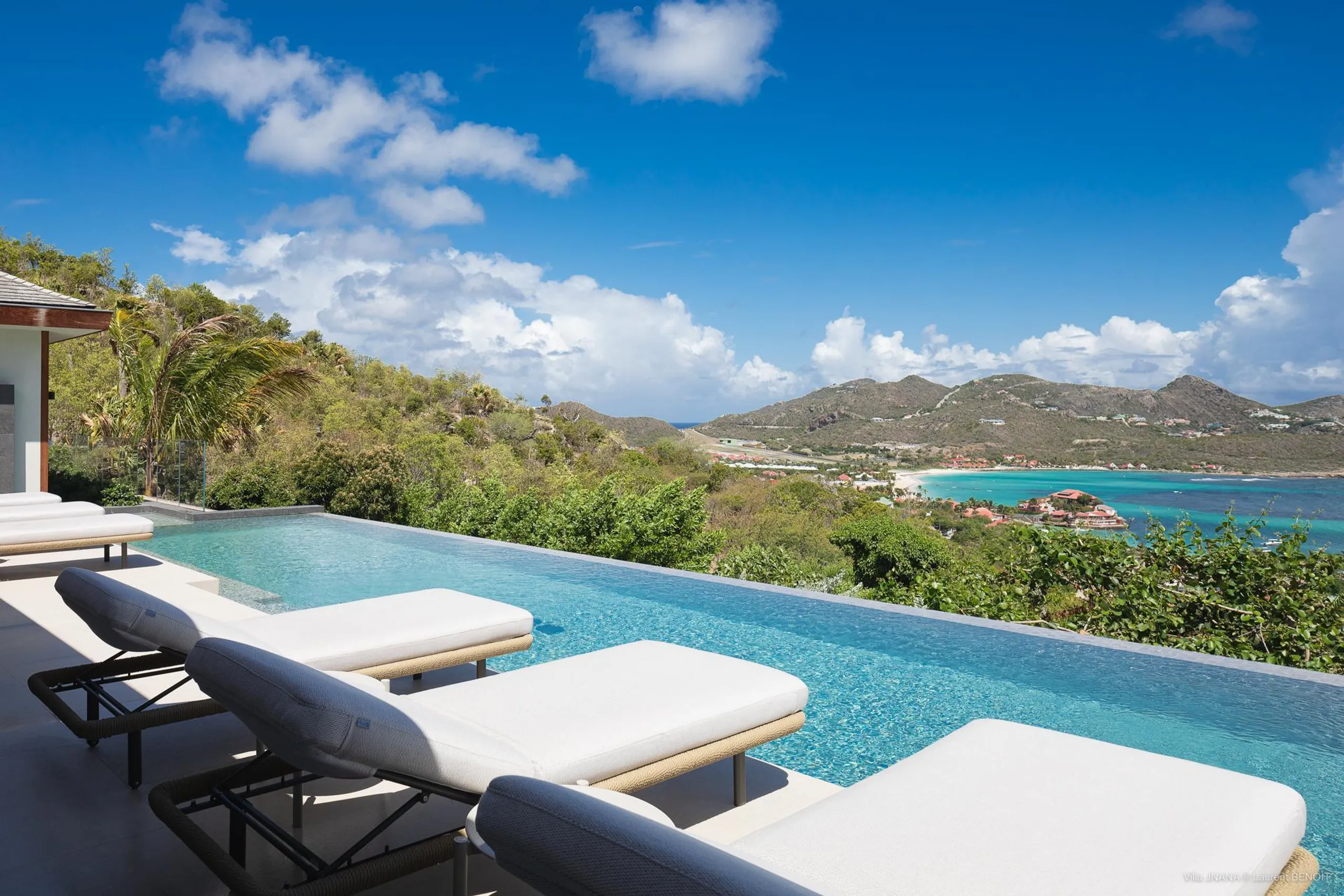 Gracefully Decorated Island Villa with Private Pool and Ocean Views — photograph 3
