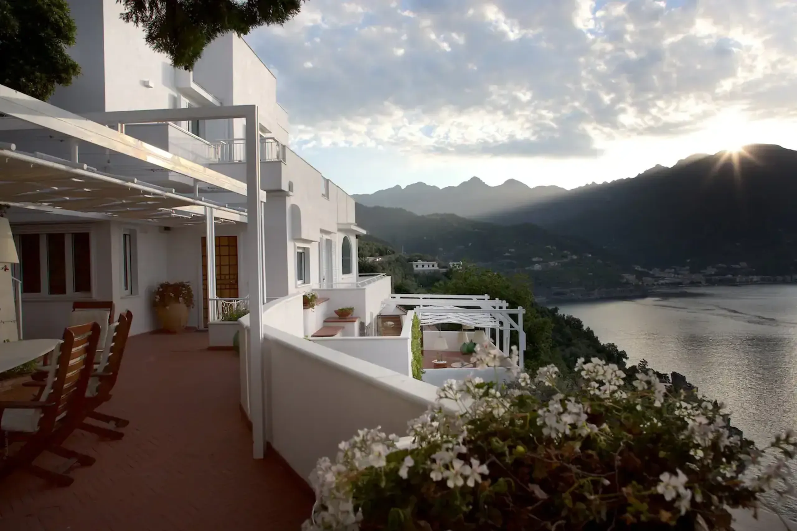 Glamorous Amalfi Coast Villa with Private Pool and Spectacular Views — photograph 6