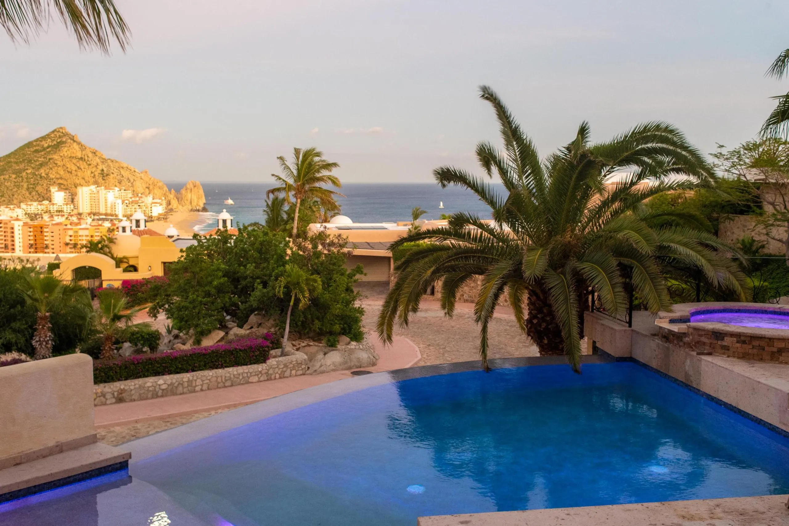 Majestic Ocean View Villa with Infinity Pool — photograph 2
