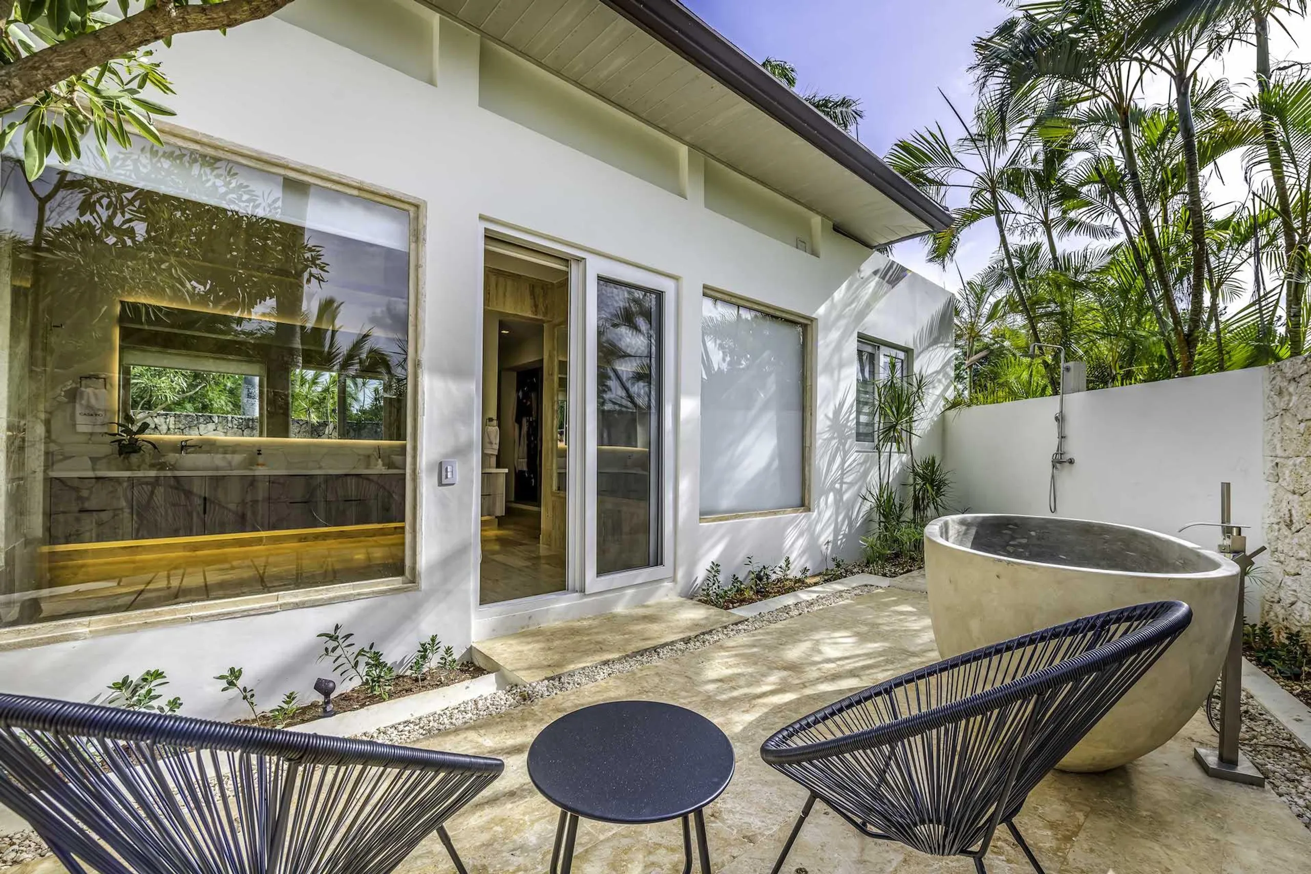 Enchanting Modern Villa with Private Pool, Terrace and 270-Degree Golf Course Views — photograph 11