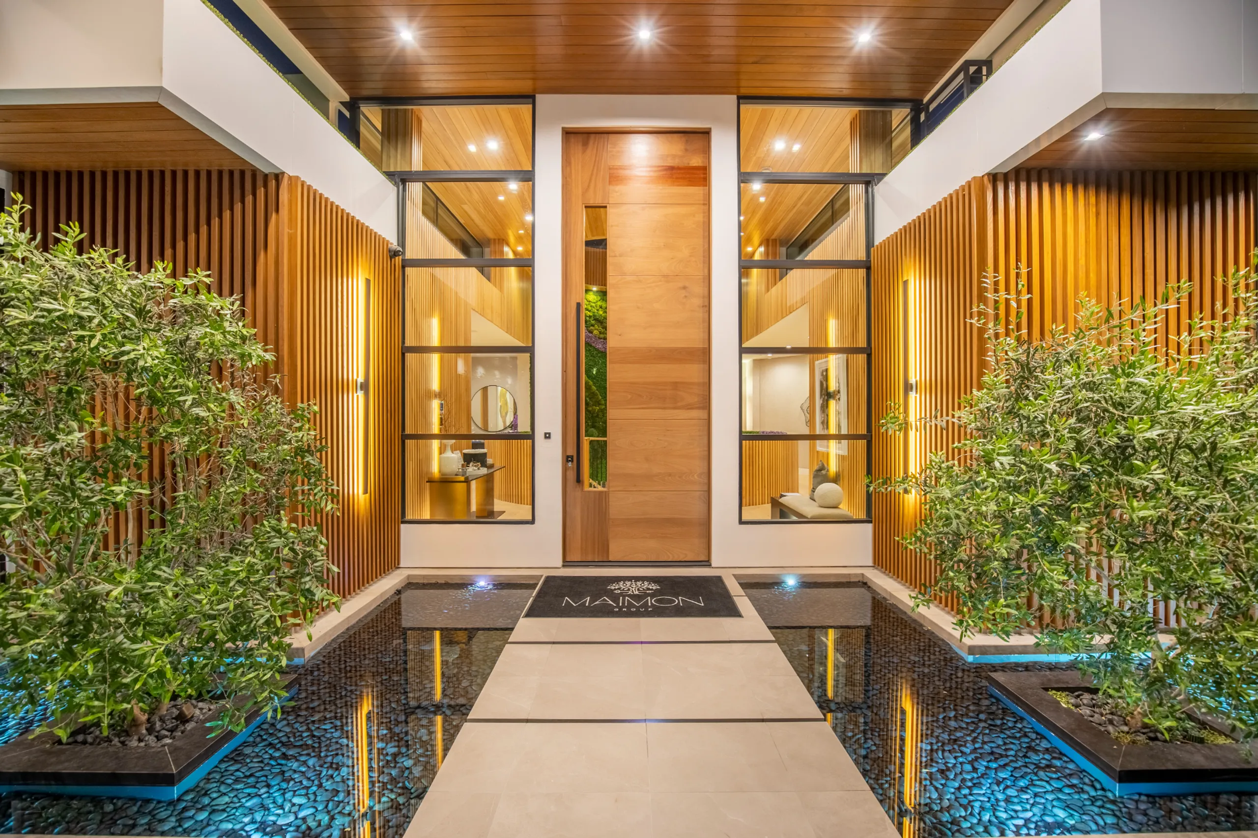 Prestigious Bel-Air Villa with Spa, Theater, & Seamless Indoor/Outdoor Spaces — photograph 12