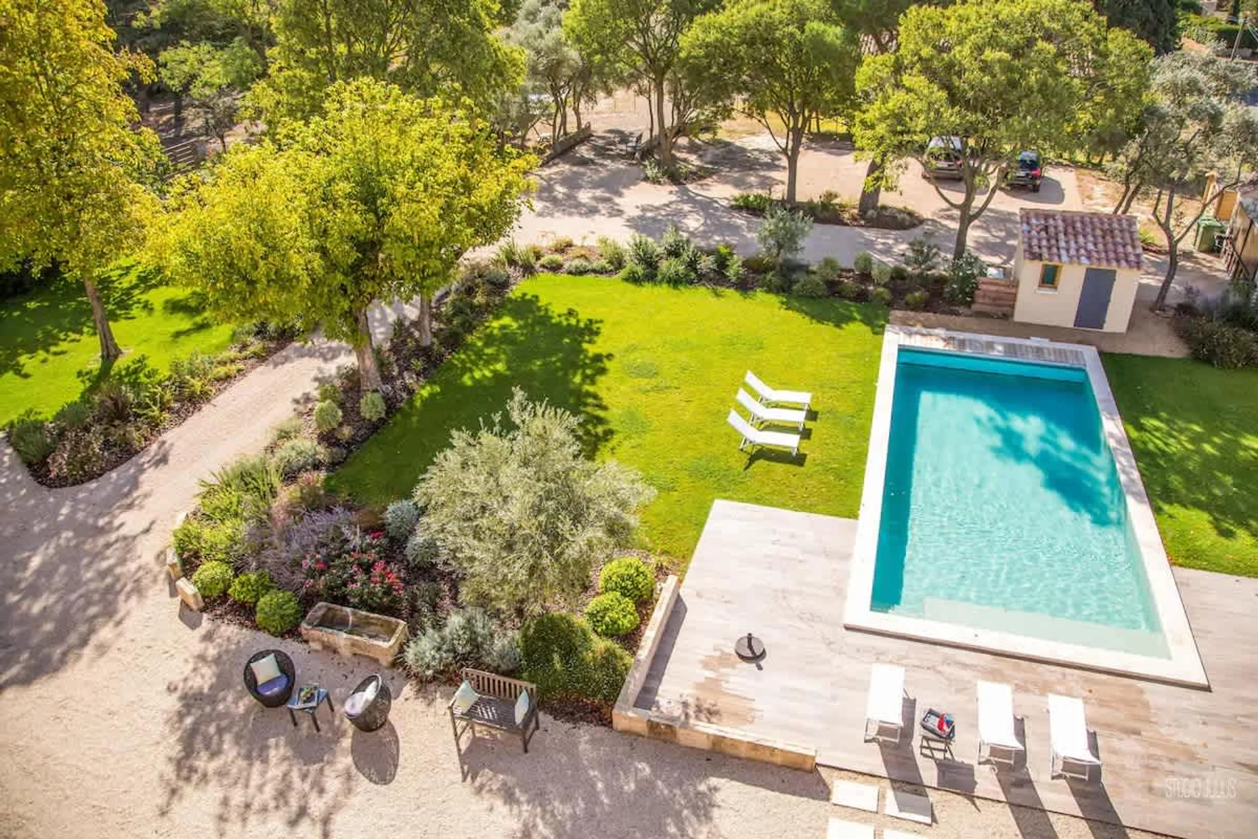 Indulgent 7BR Villa with Heated Pool and 3,000 m² Garden — photograph 2