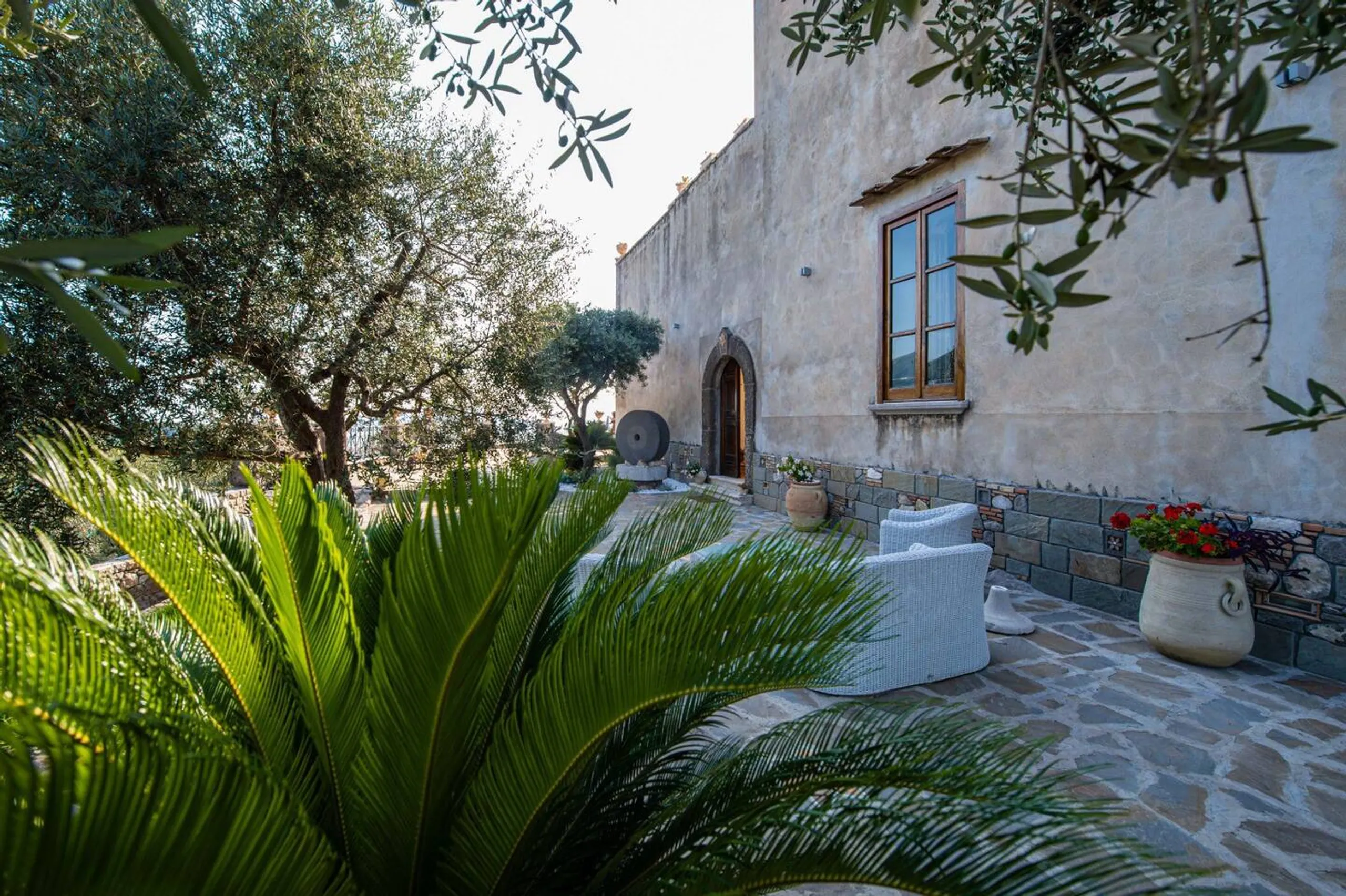 Princely 19th-Century Estate with Breathtaking Capri Views and Event-Ready Gardens — photograph 2