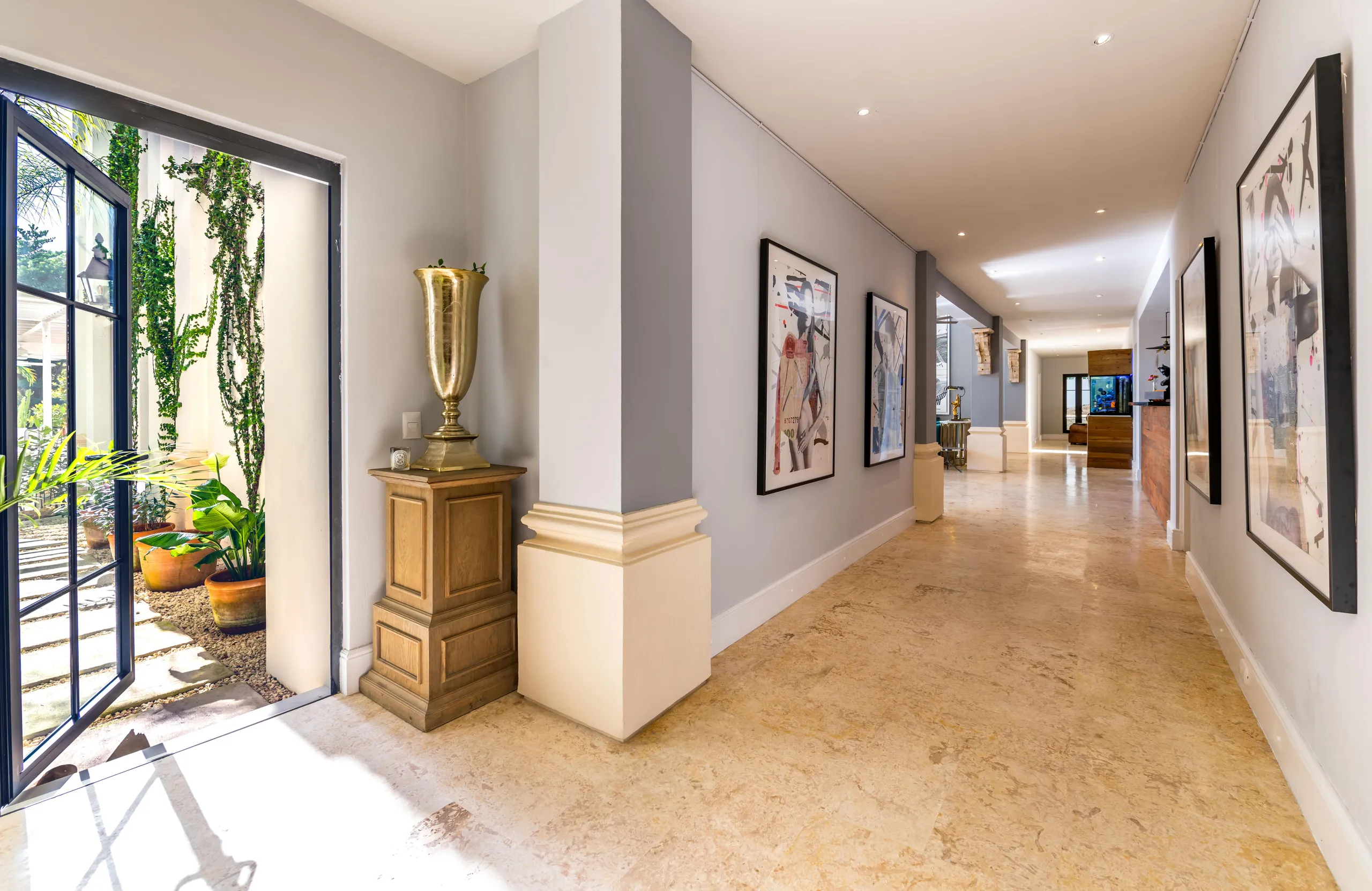 Phenomenal 6BR Villa with Private Pool and Stylish Interiors — photograph 11