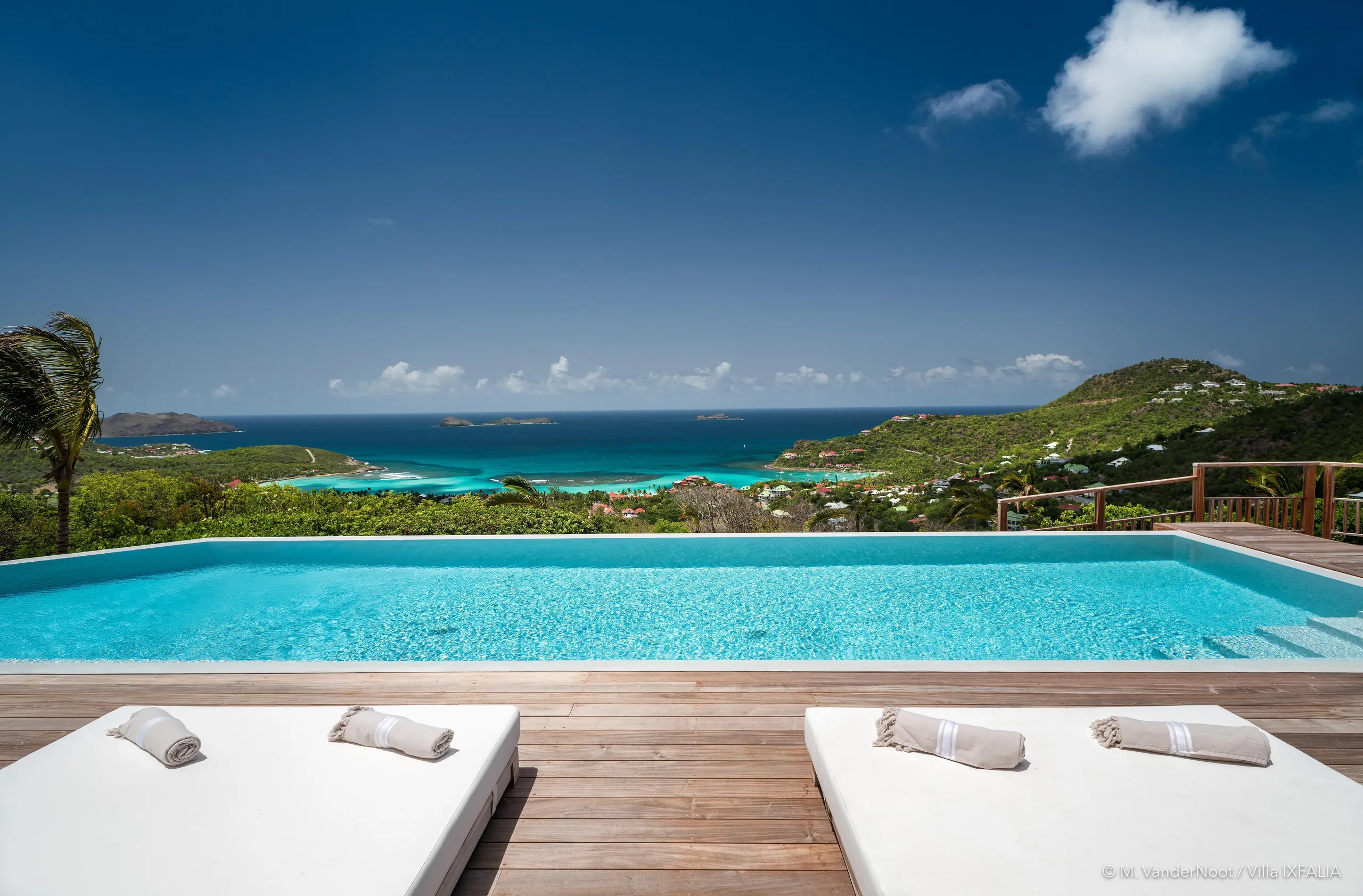 Gleaming Tropical Paradise Villa with Private Pool and Fitness Center — photograph 4