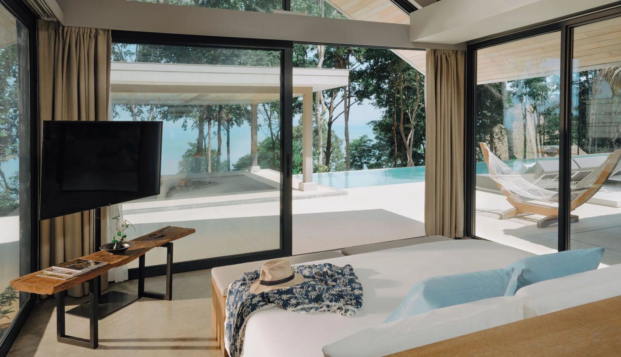 Inspiring Tropical Villa with Private Pool and Ocean Views — photograph 12