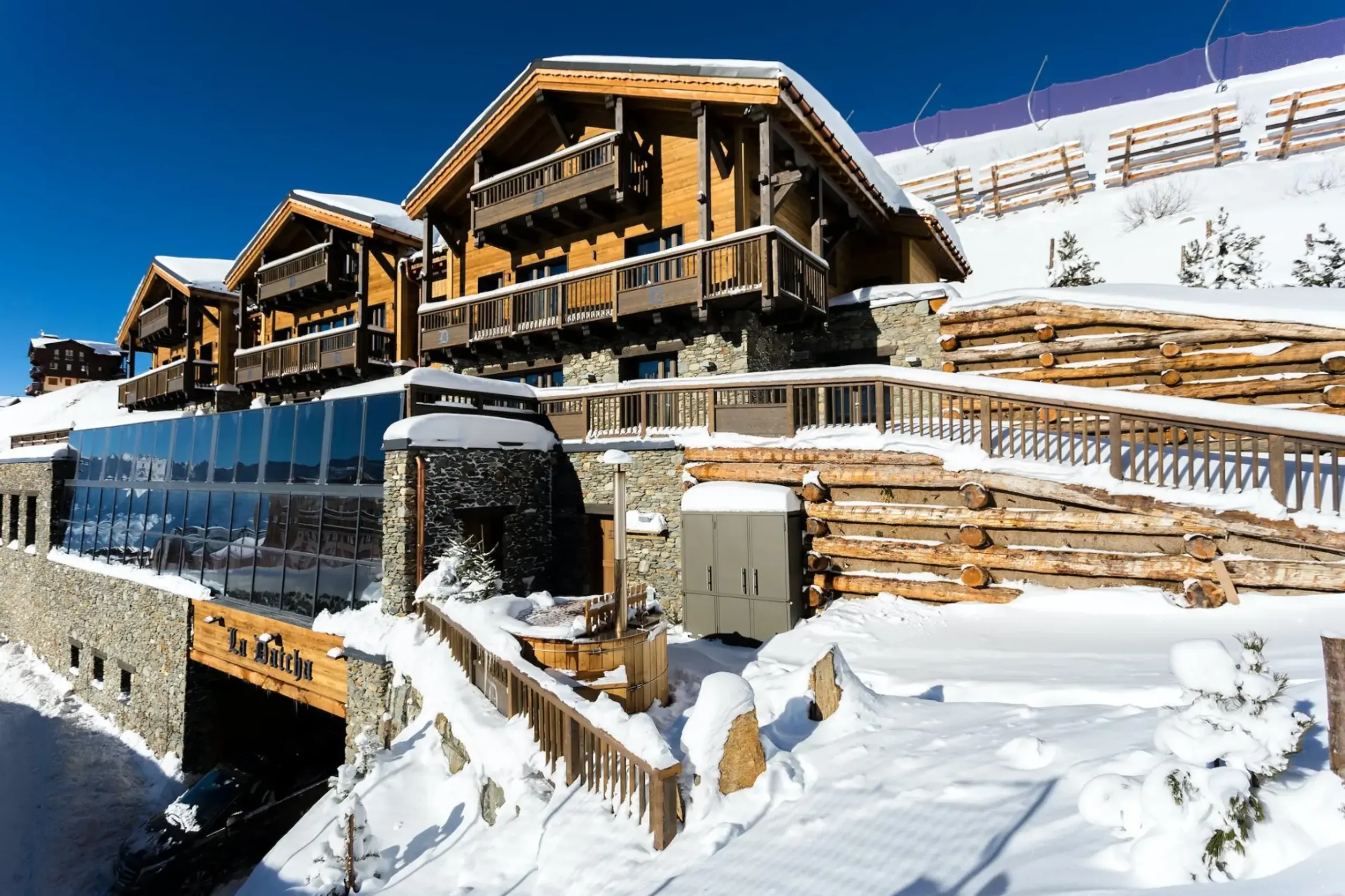 Grand Val Thorens Luxury Chalet with Private Pool, Jacuzzi, and Entertainment Room, Val Thorens
