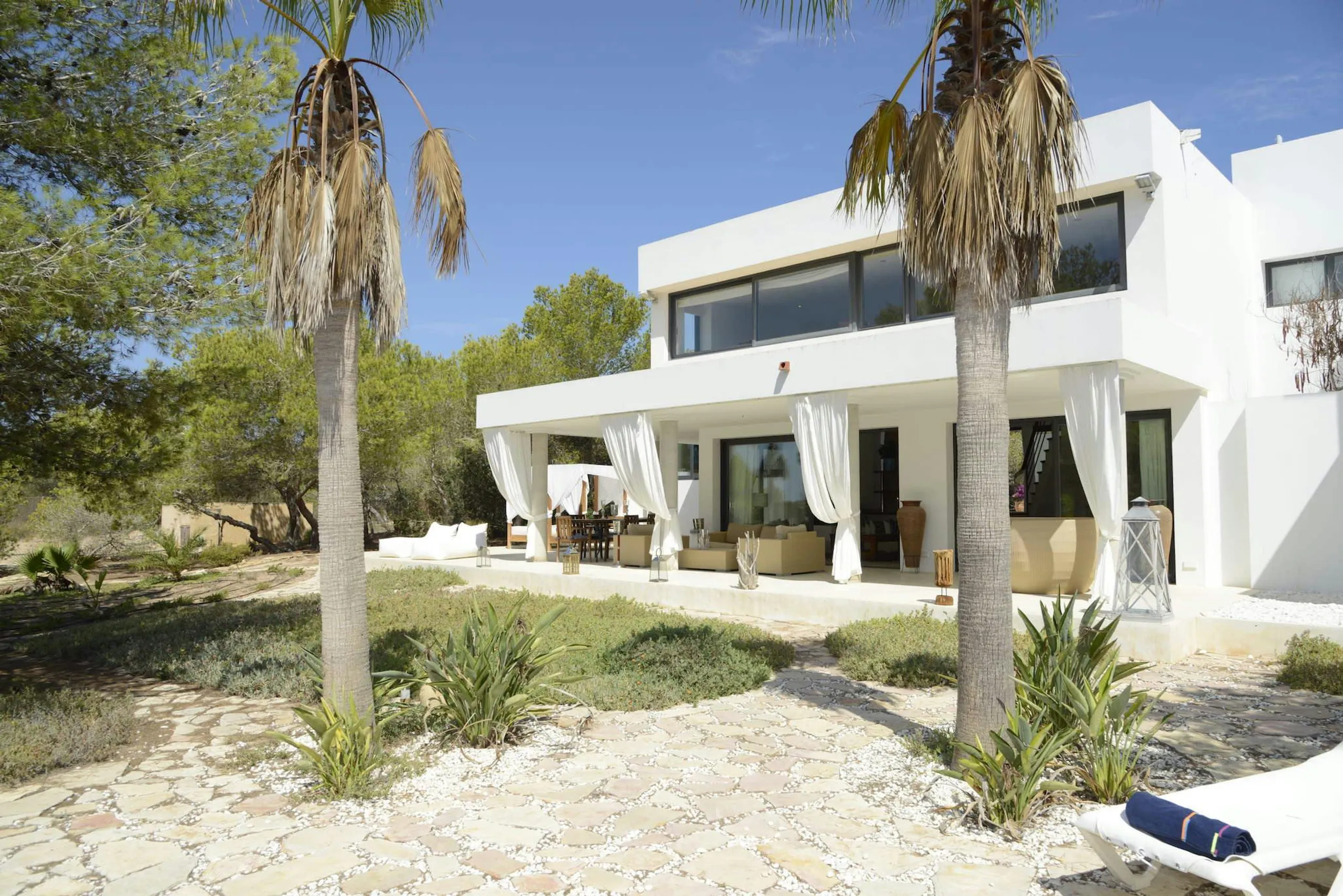 Spanish Paradise Luxe Villa with Private Pool and Gazebo — photograph 7