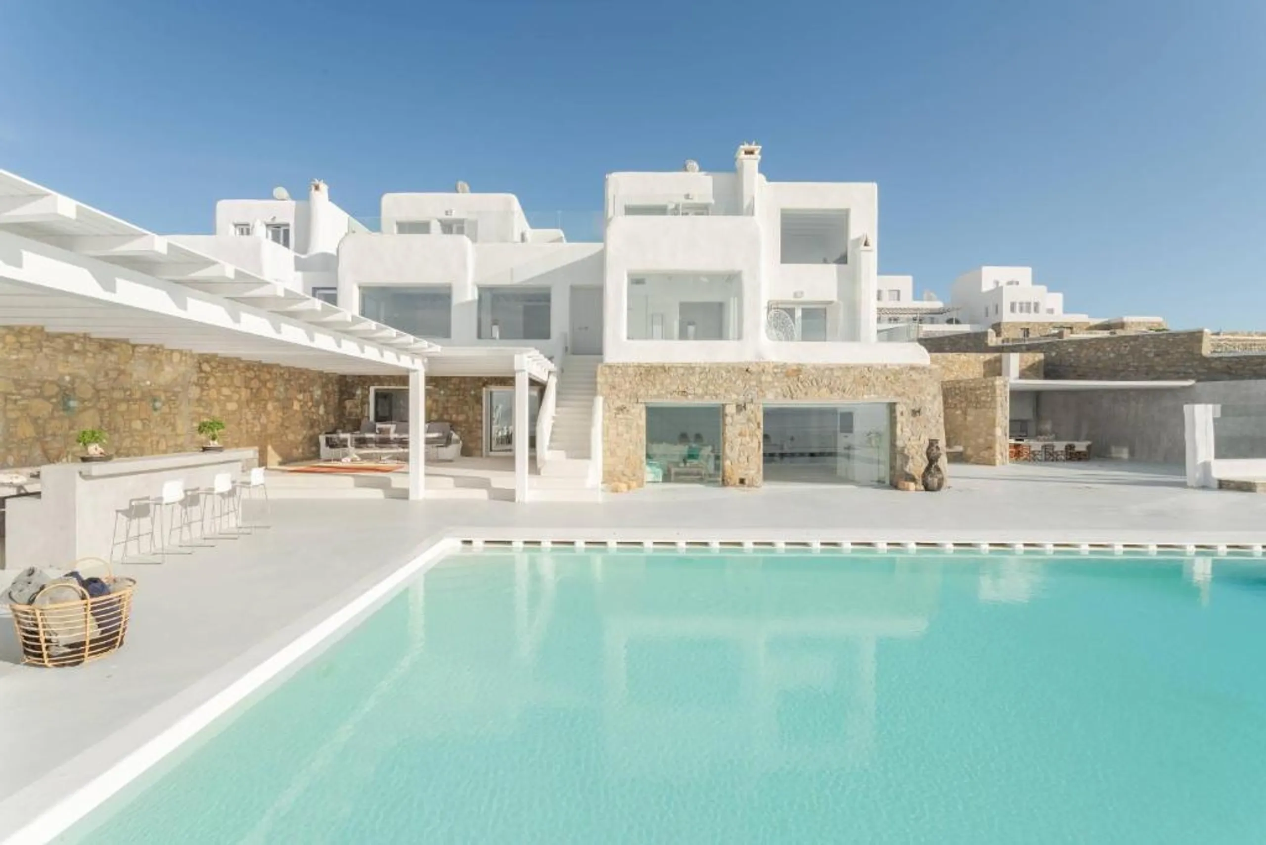 Luxury Redefined in at this Mykonos Luxe Villa with Pool and Views — photograph 4