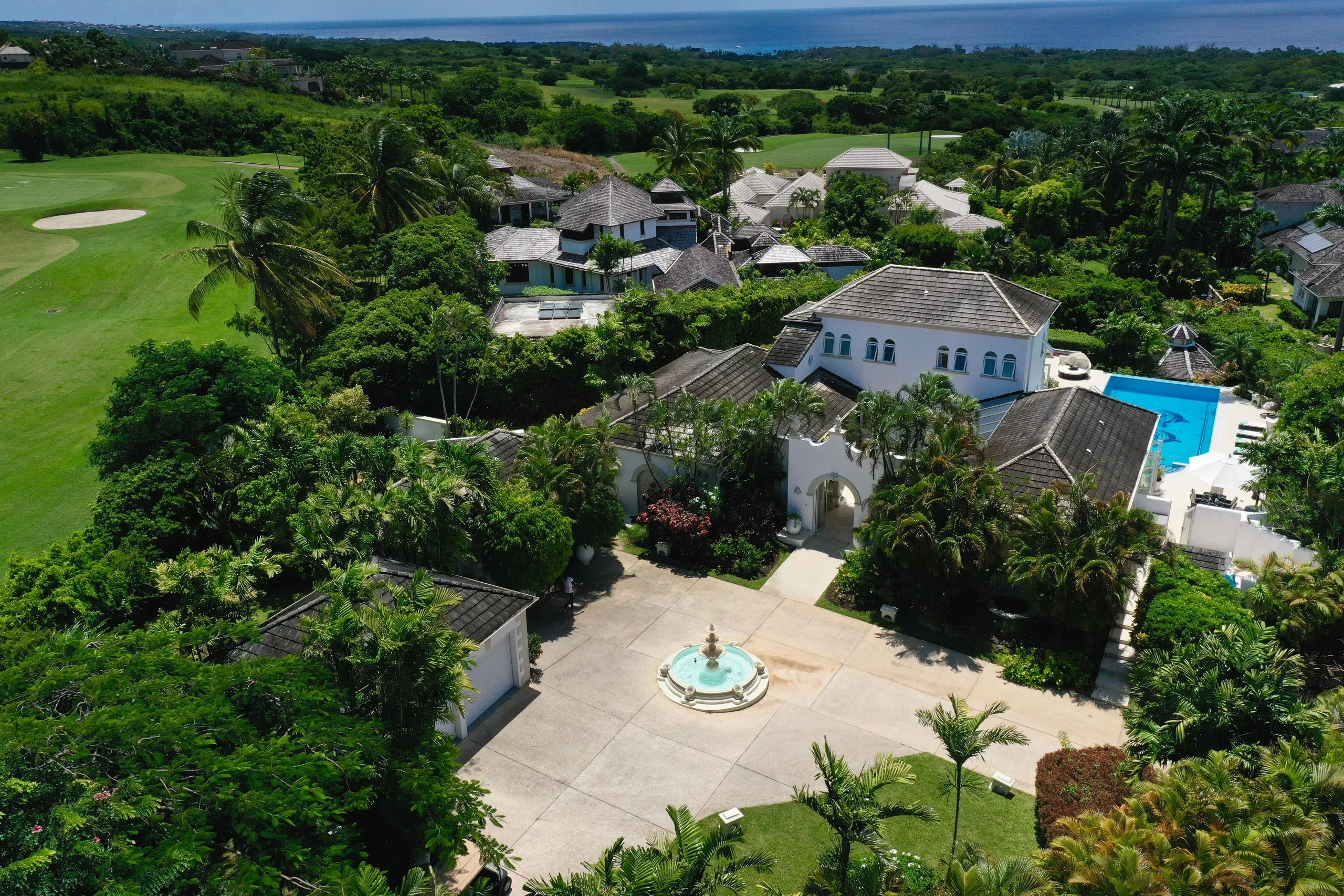 Barbados Traditional Grand Estate Large Private Pool and Golf Course Access — photograph 4