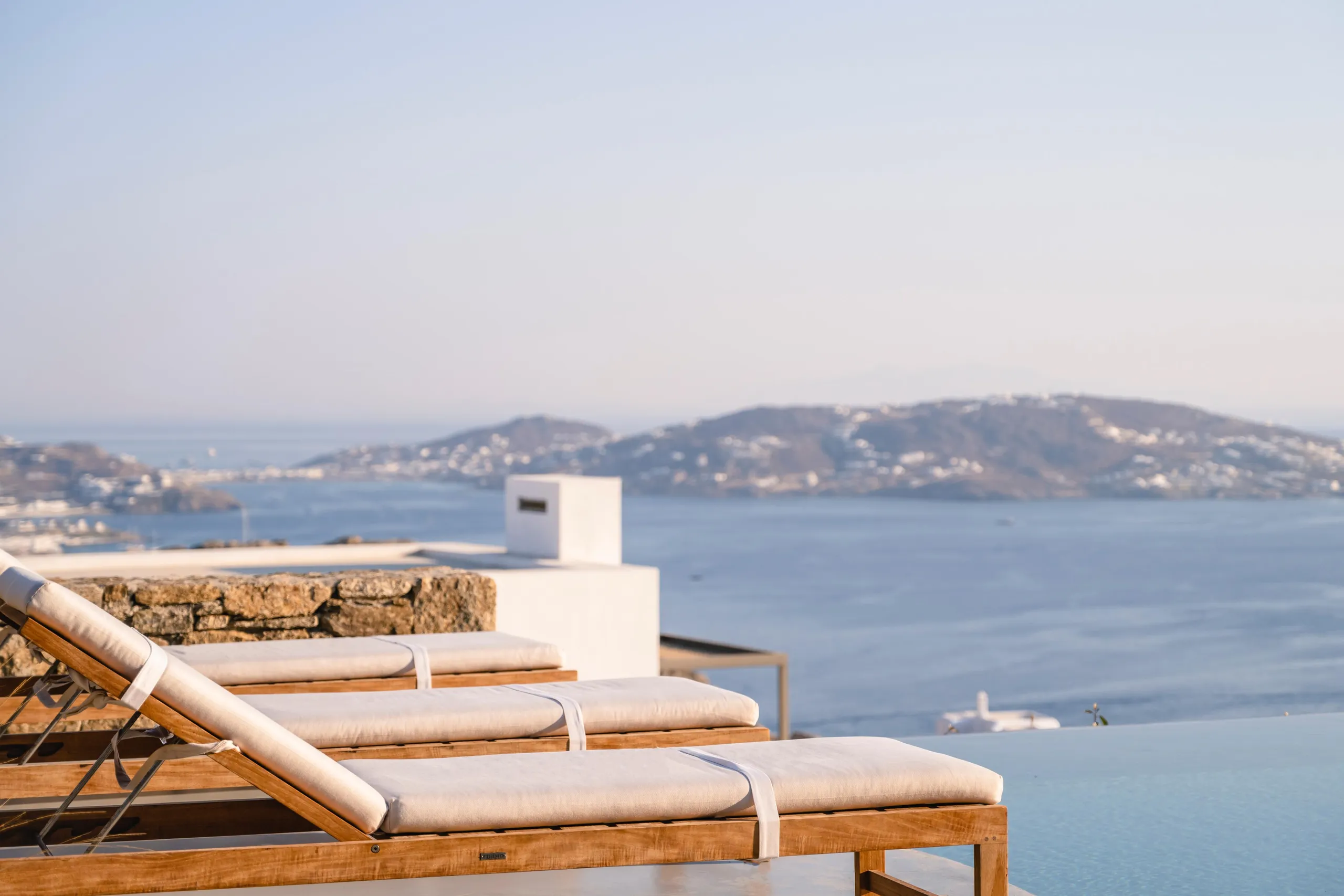 Experience Mykonian Luxury Living at this Breathtaking Villa near Tourlos — photograph 8