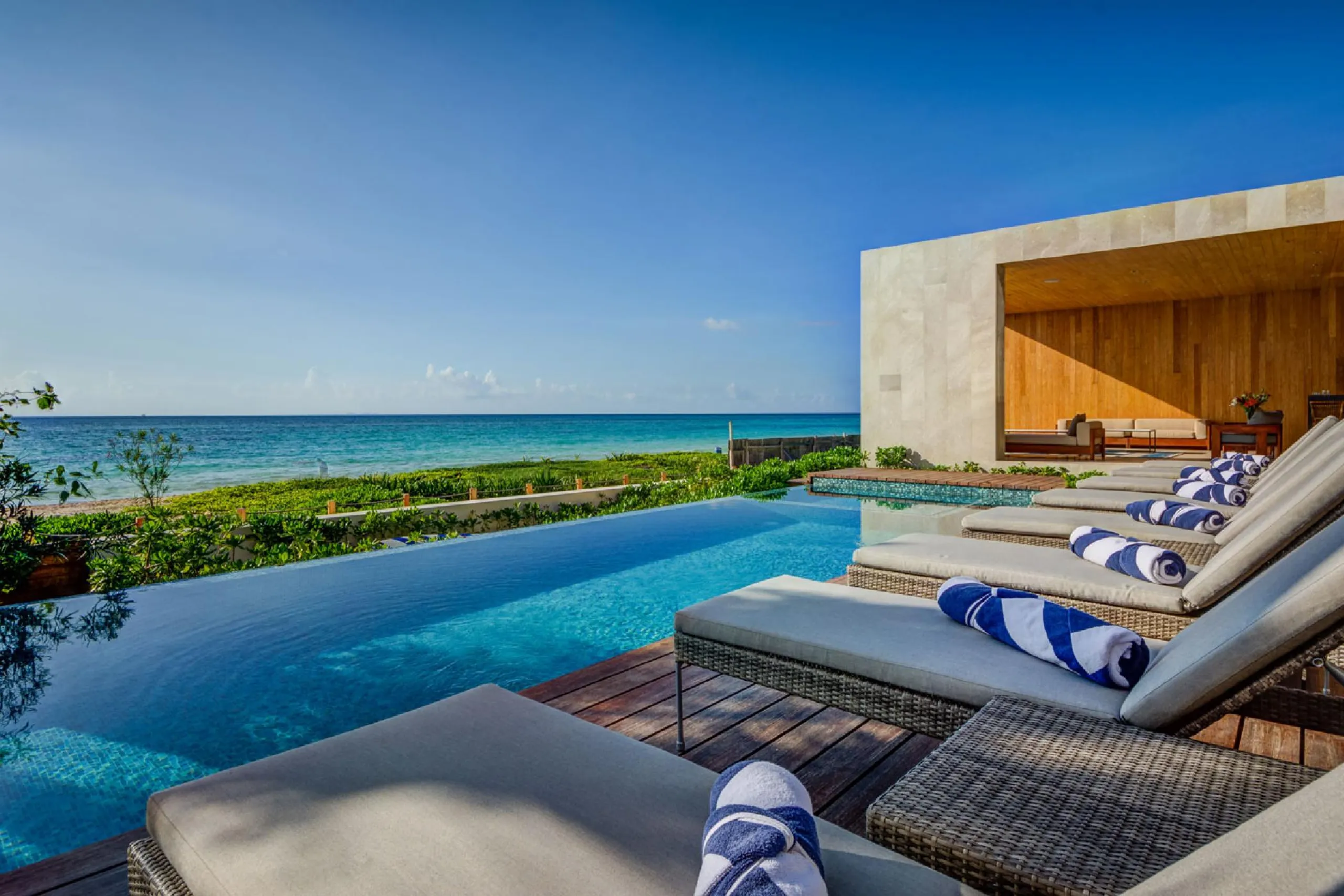 Captivating Playa del Carmen Oceanfront Luxury Estate with Double Pool and Ocean Views — photograph 3