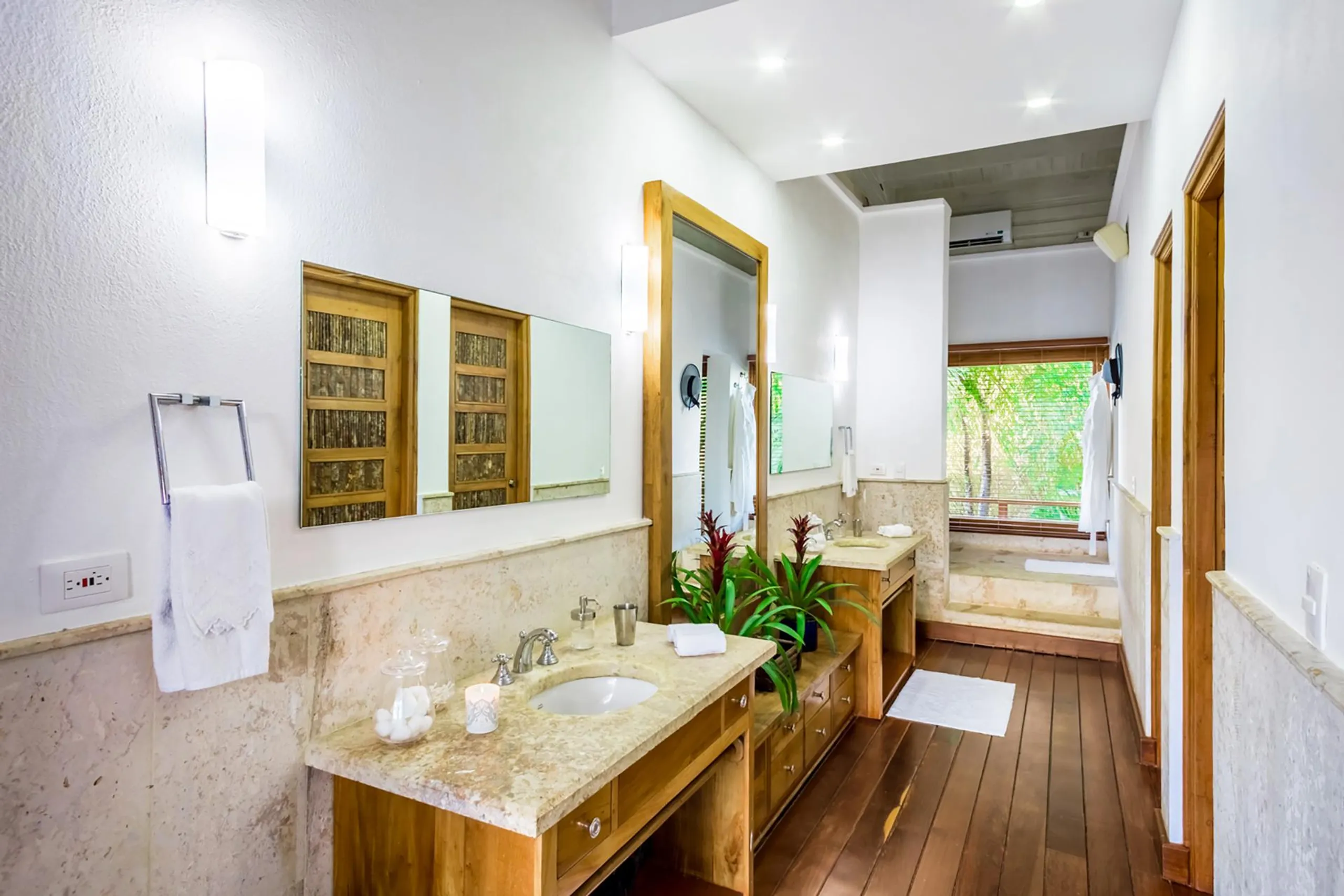 Refreshing Casa de Campo Retreat with Two Pool and Chavron River Views — photograph 9