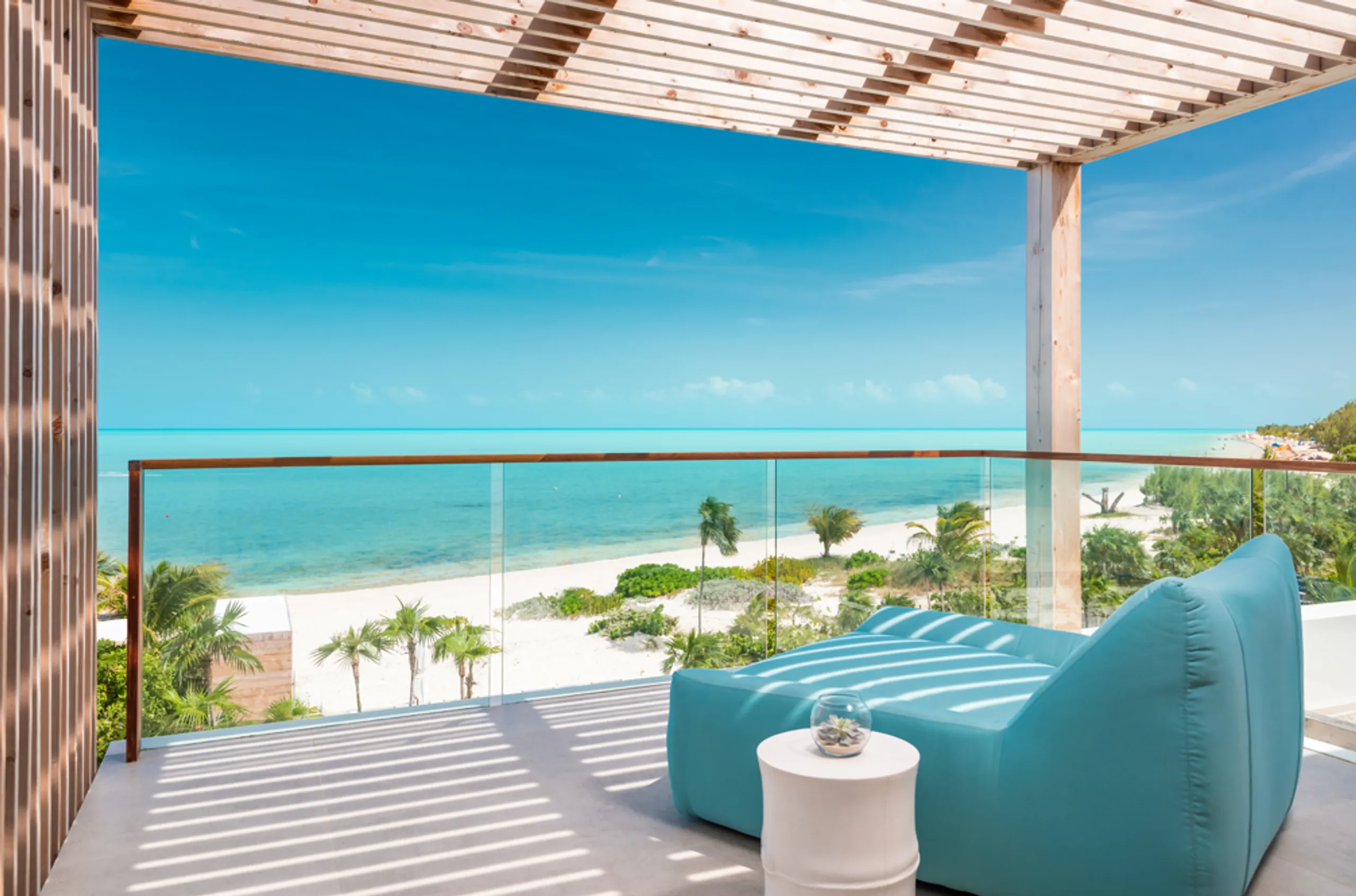 Stunning Contemporary Design Long Bay Villa with Infinity Pool and Views — photograph 2