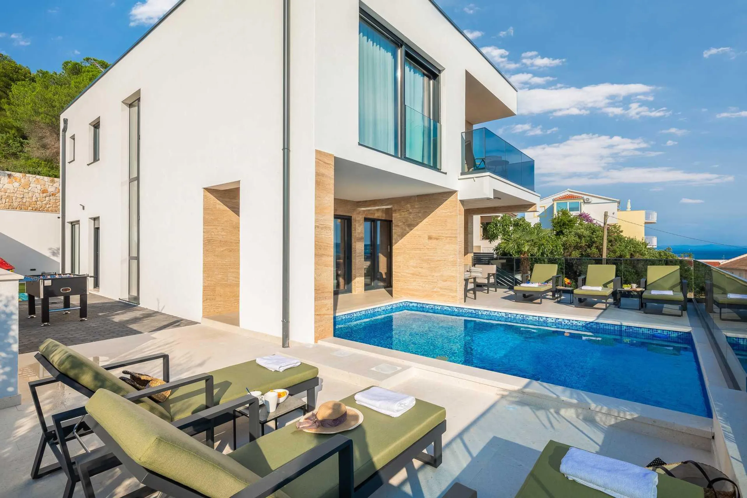 Posh Villa Oasis in Okrug Gornji with Pool Panoramic Views and Family-Friendly Amenities, Okrug Gornji