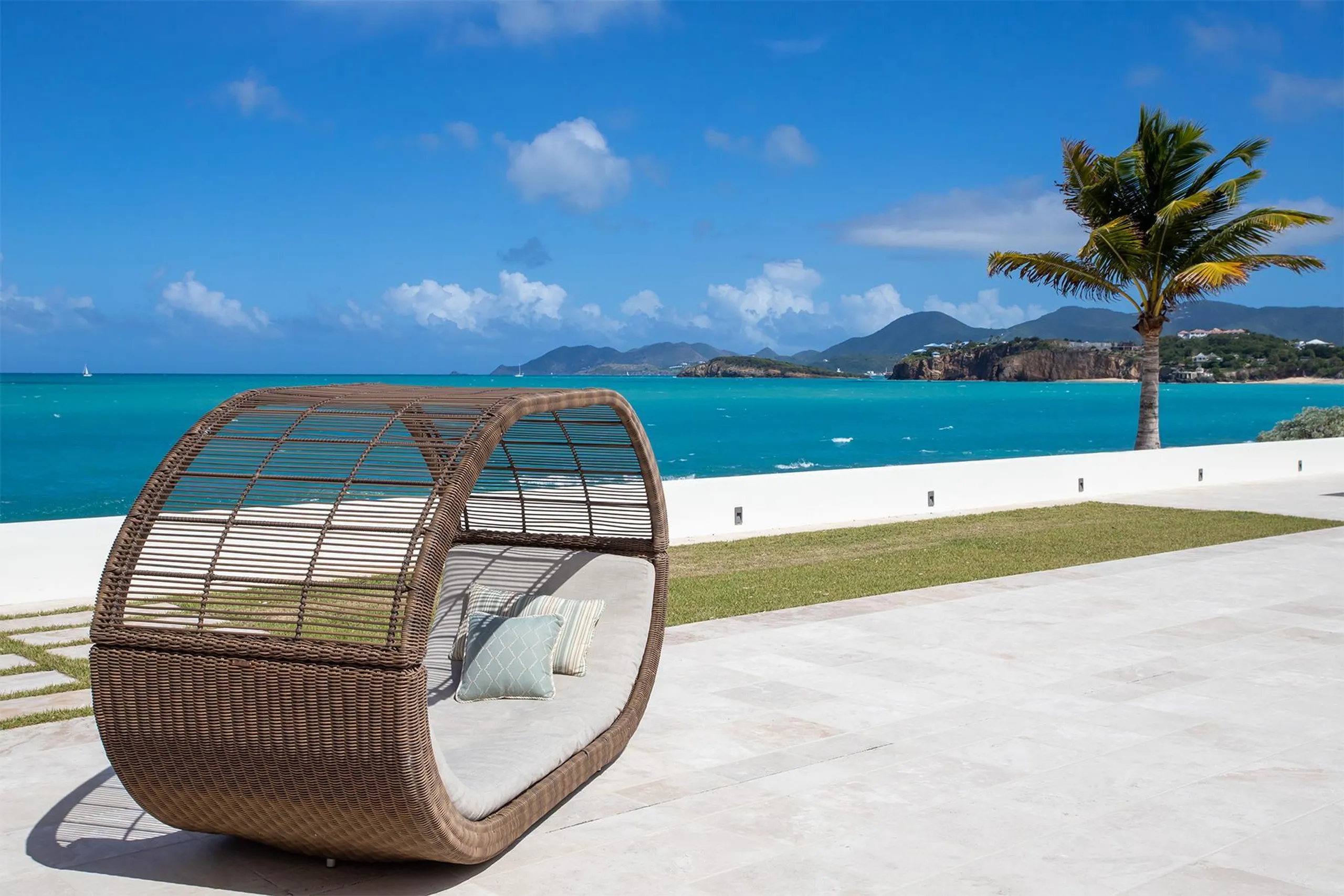 Inspiring Baie Rouge Luxury Villa with Private Pool on a Pristine Beach — photograph 11