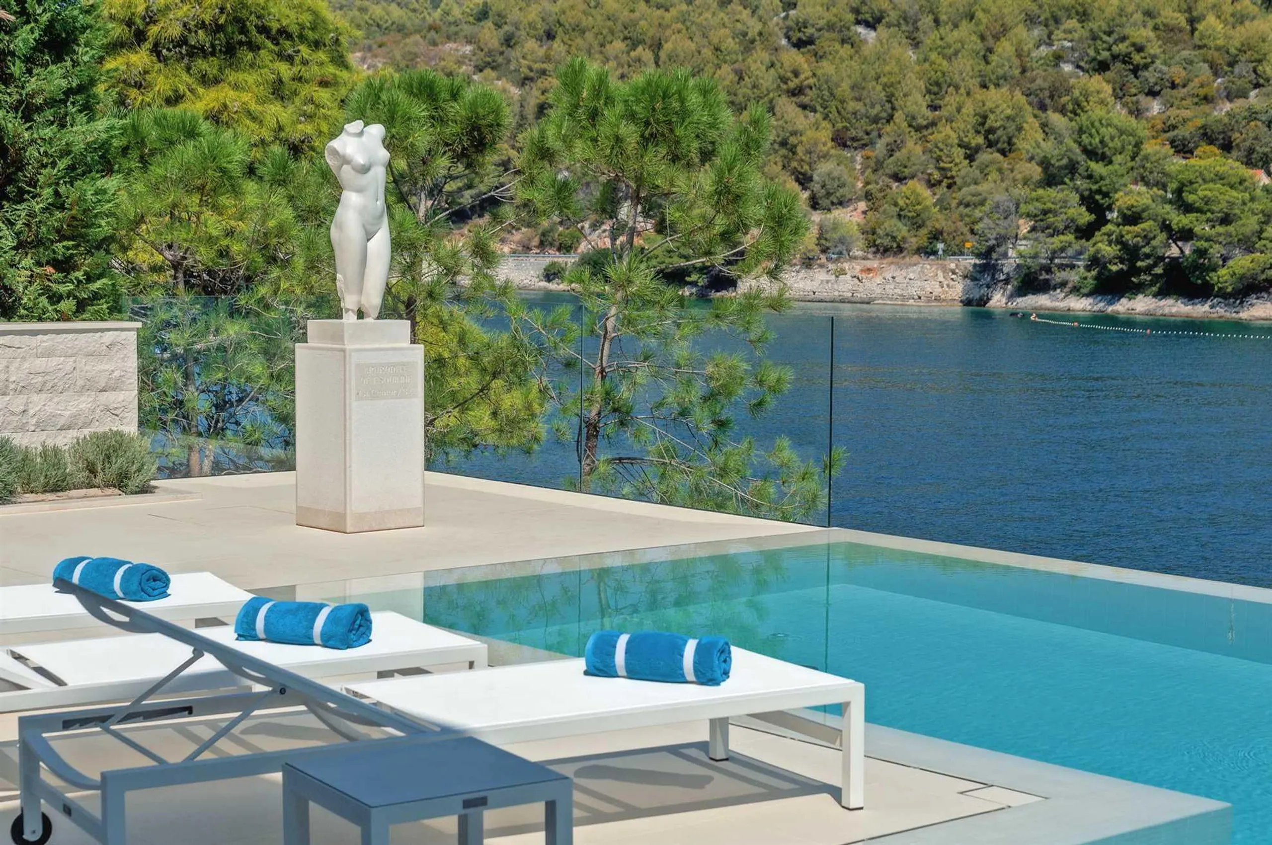 Decorated 6Bedroom Villa with Private Infinity Pool and Sea Views — photograph 9