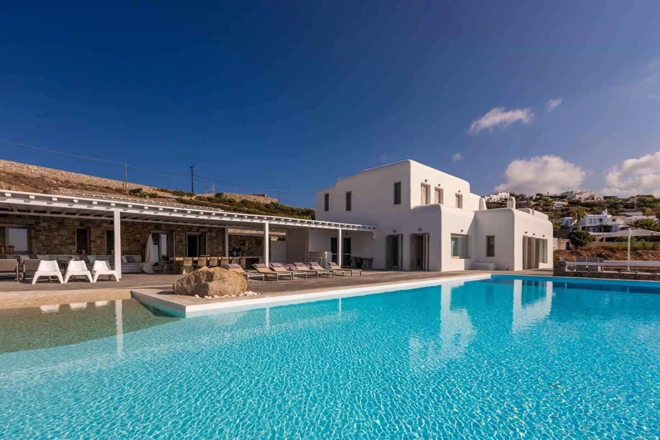 Luminous Seaview Villa with Invigorating Pool — photograph 2