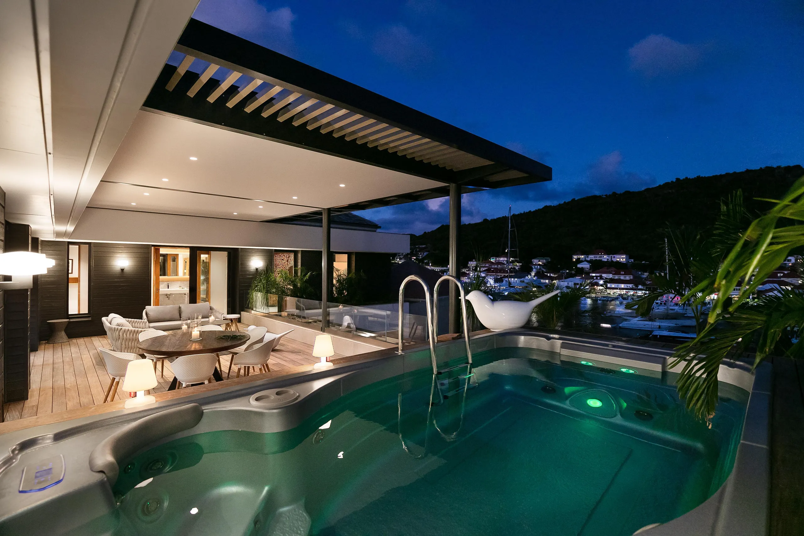 Luxurious Villa in Caribbean Cove with Jacuzzi and Patio Dining, Gustavia
