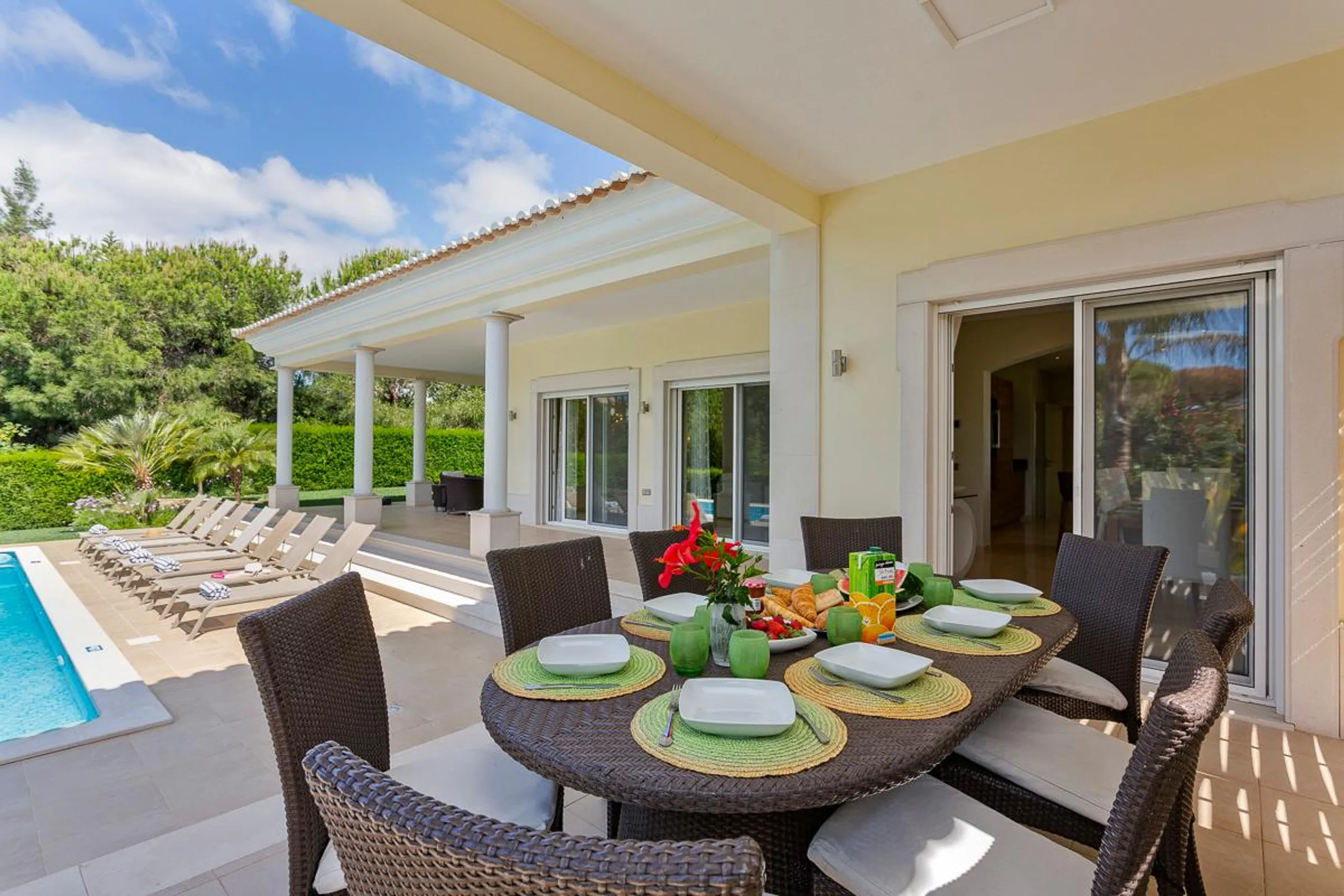 Spacious 6-Bedroom Villa with Private Pool and Golf Course Views — photograph 9