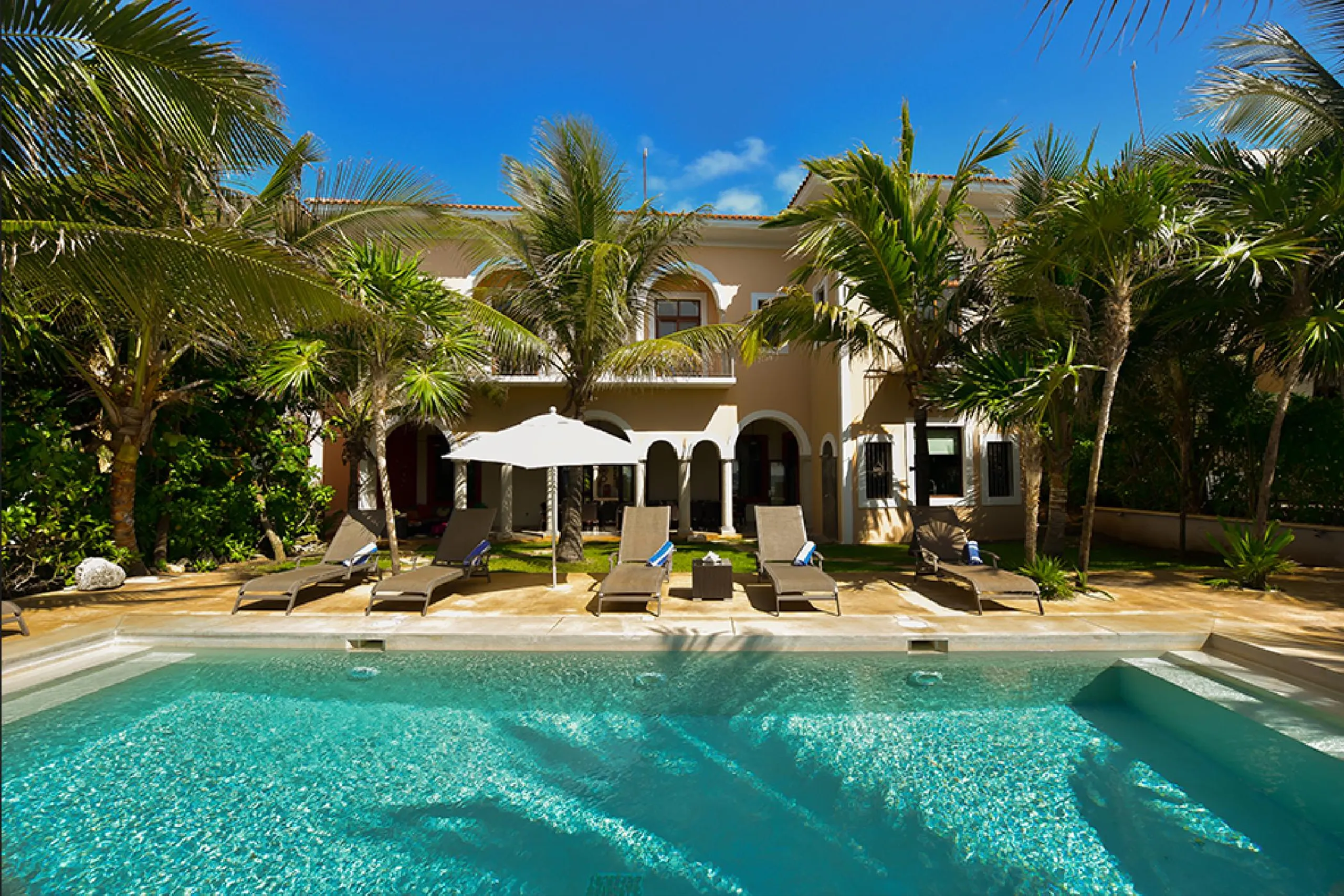 Beach Front Luxury Hacienda with Private Pool and Ocean Views — photograph 4