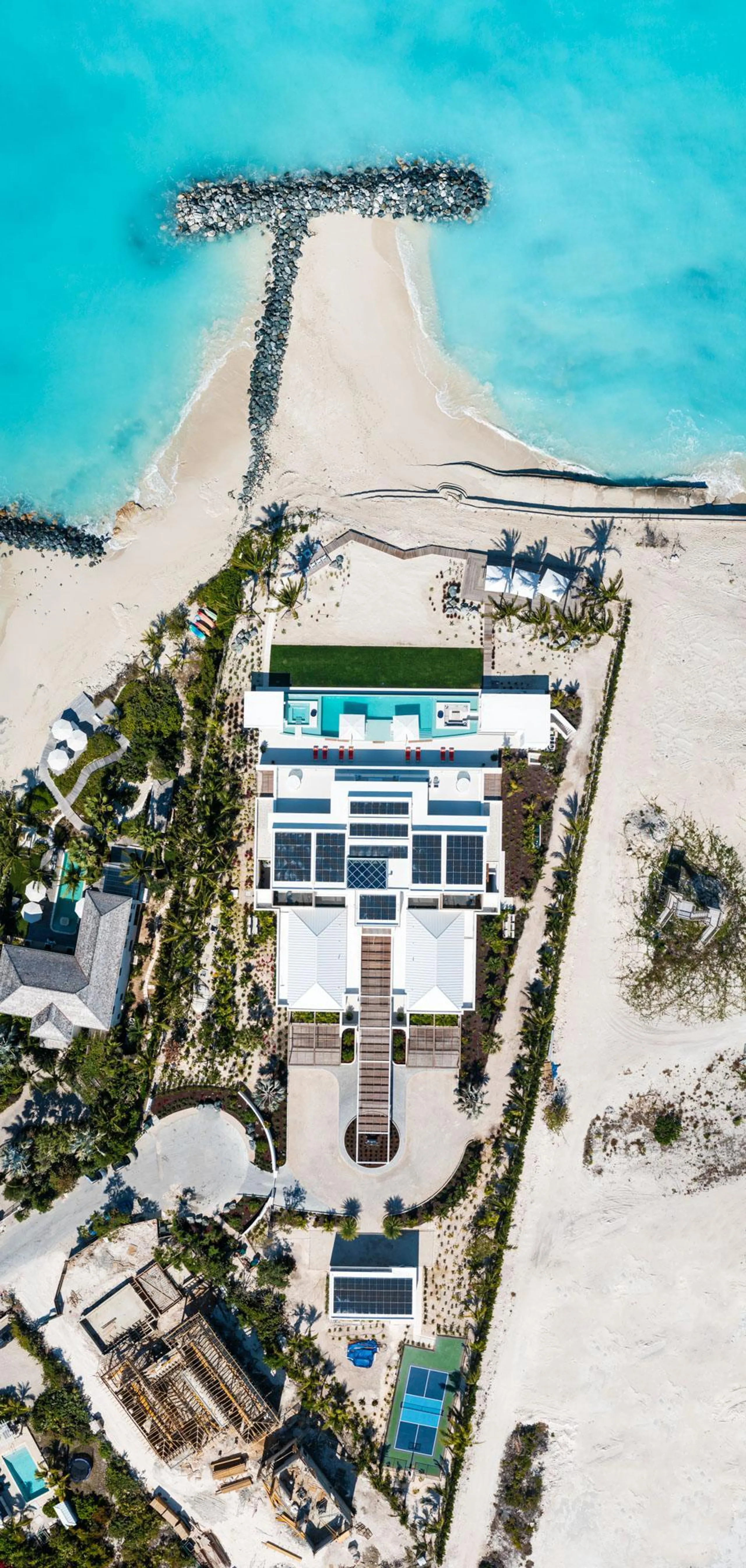 Exceptional OceanFront Estate with Private Pool and Azure Seas — photograph 4