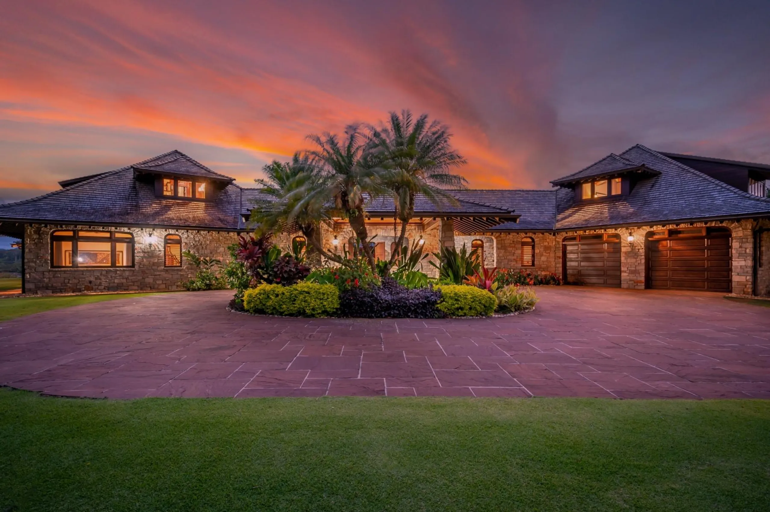 Magnificent Island Estate with Lagoon Pool and Amazing Ocean Views — photograph 8