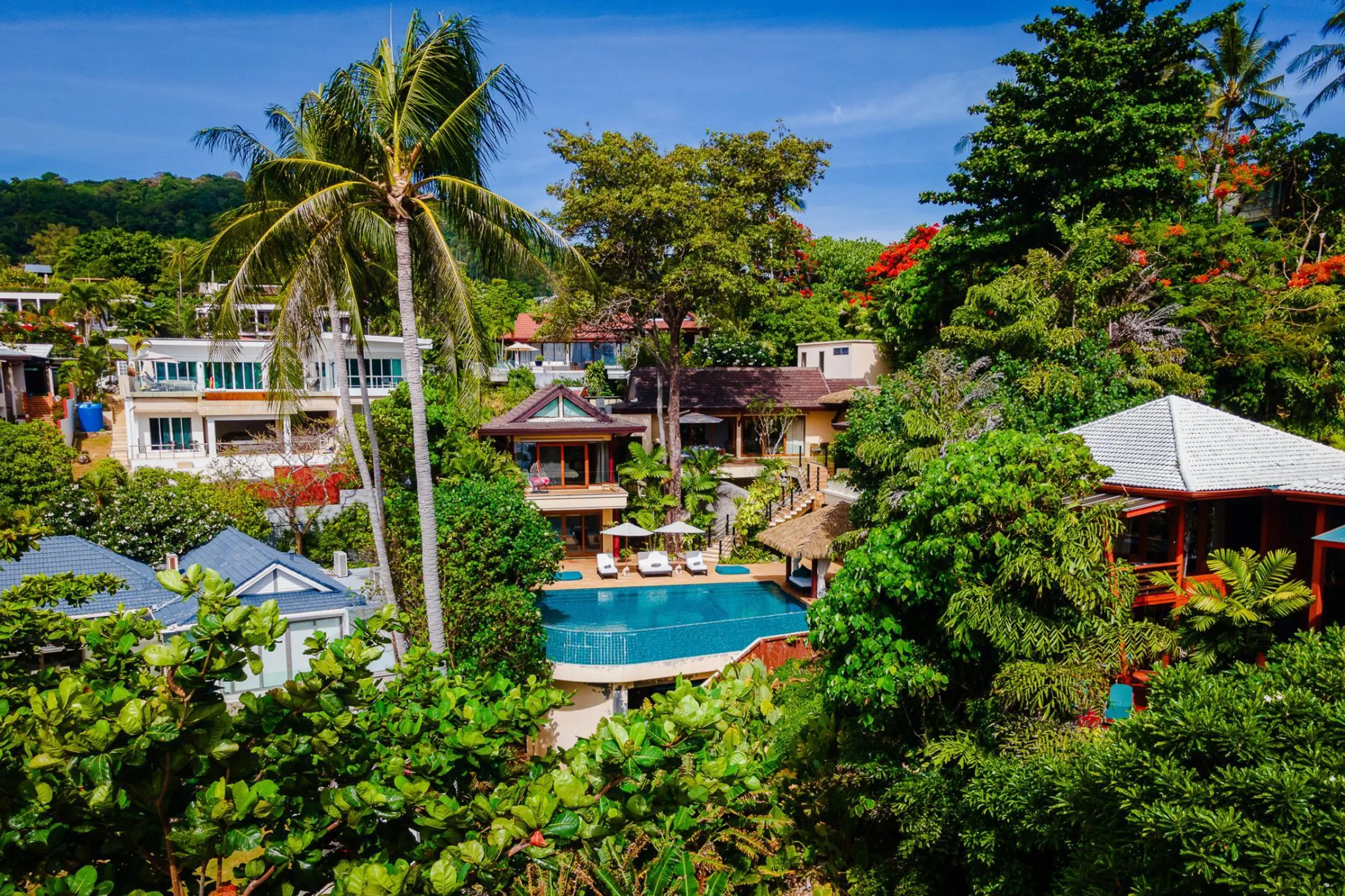 Majestic Phuket Villa with Infinity Pool — photograph 4