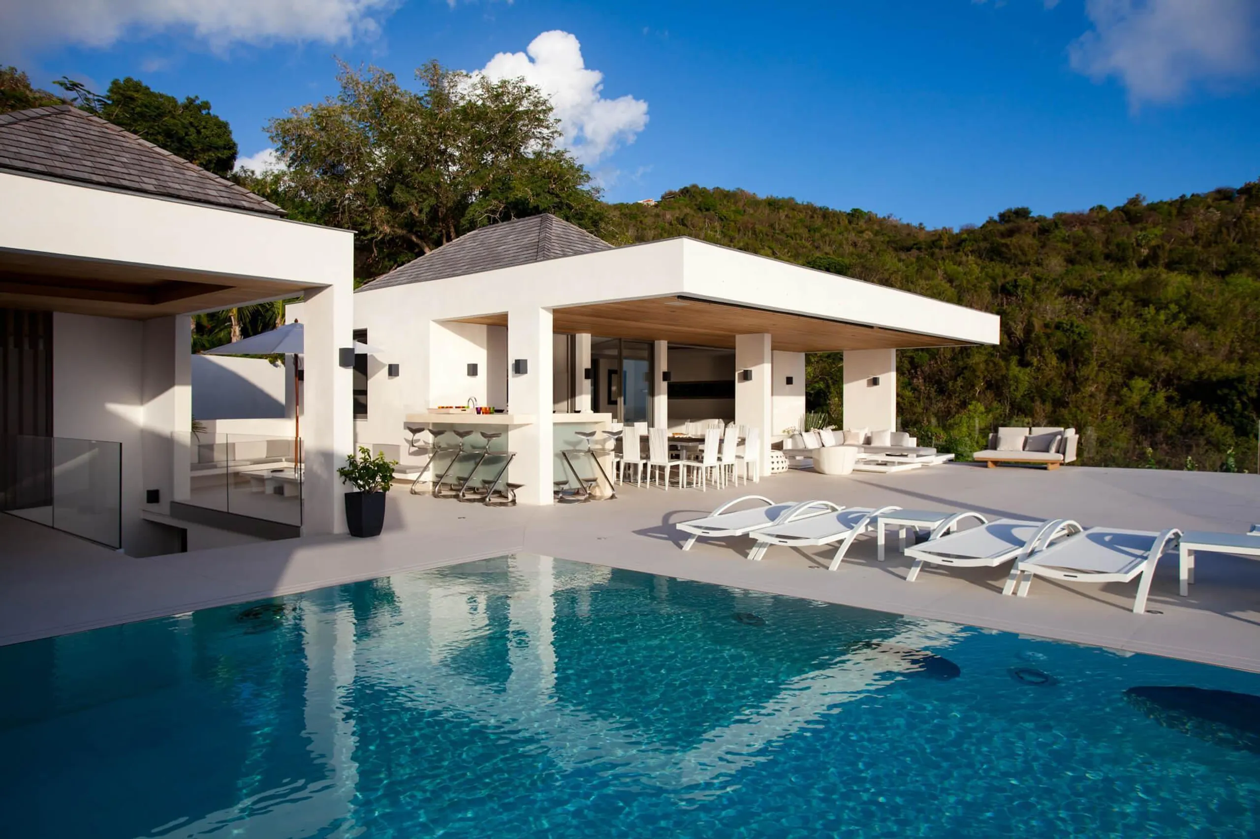 Elegant Seaview Villa with Infinity Pool, Views and Private Zen Garden — photograph 6