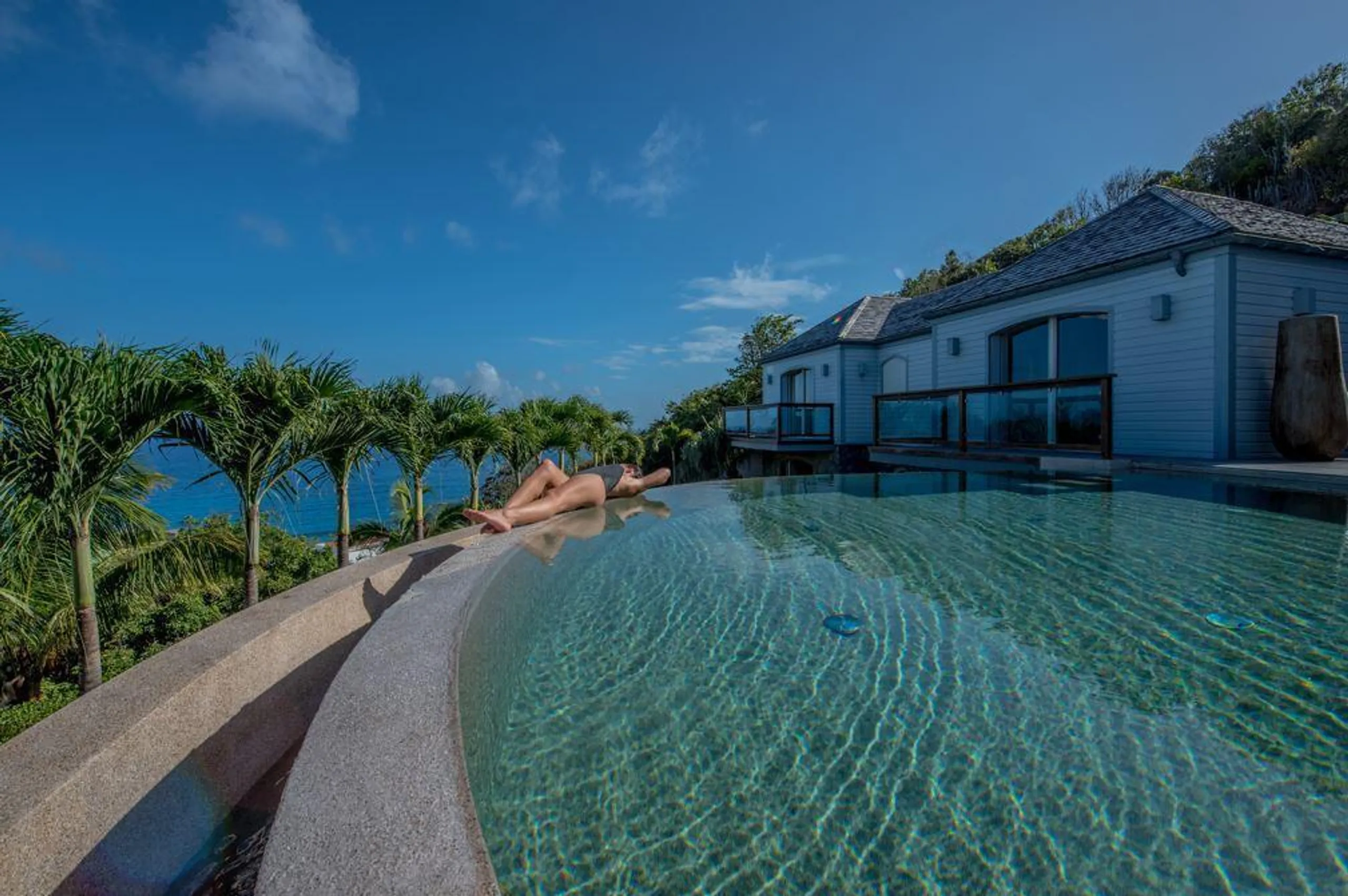Oceanfront Opulence: Luxurious Villa in Vitet with Spectacular Views and Elegant Design — photograph 5
