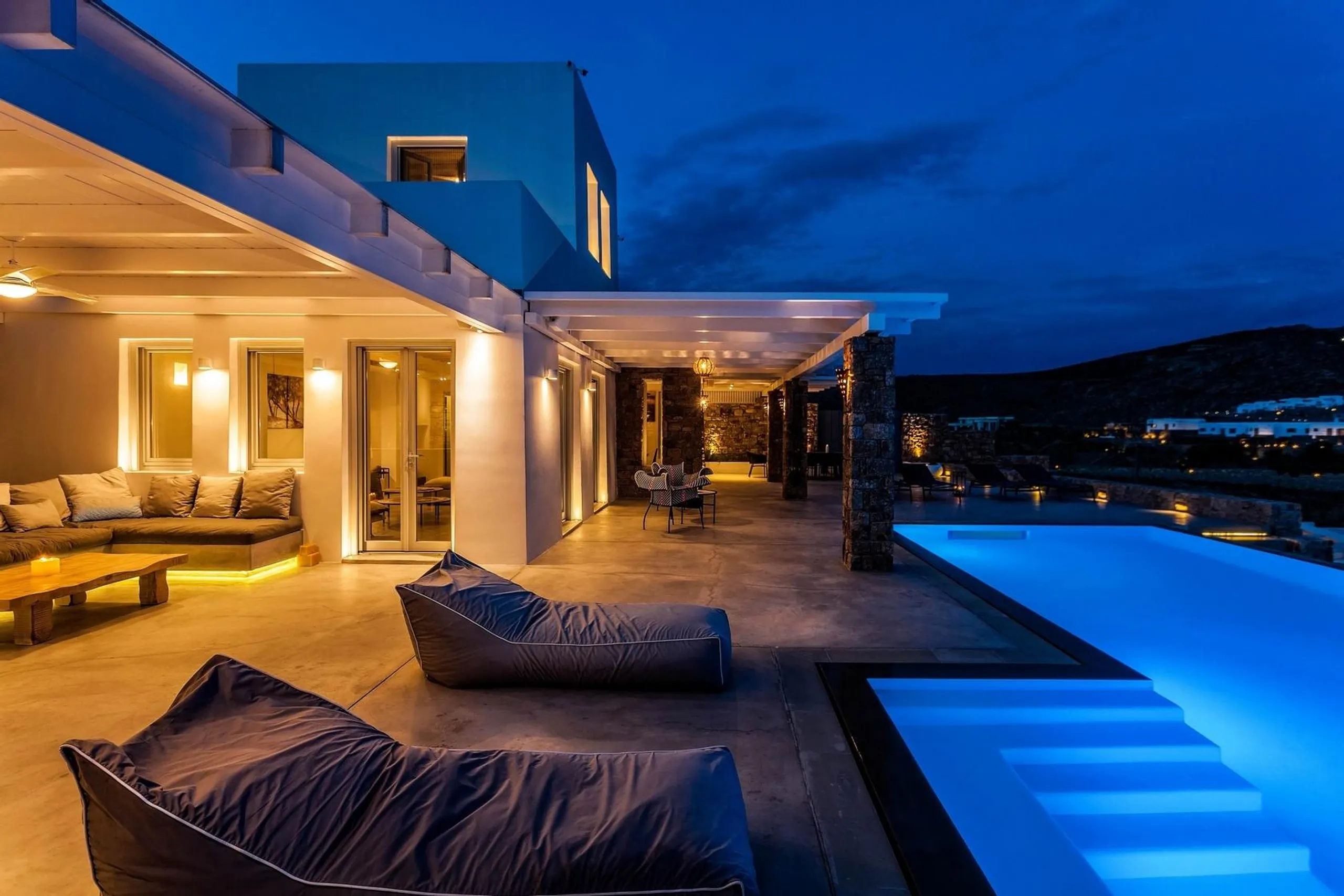 Graceful Mykonos Estate with Invigorating Pool and Stunning Views — photograph 5