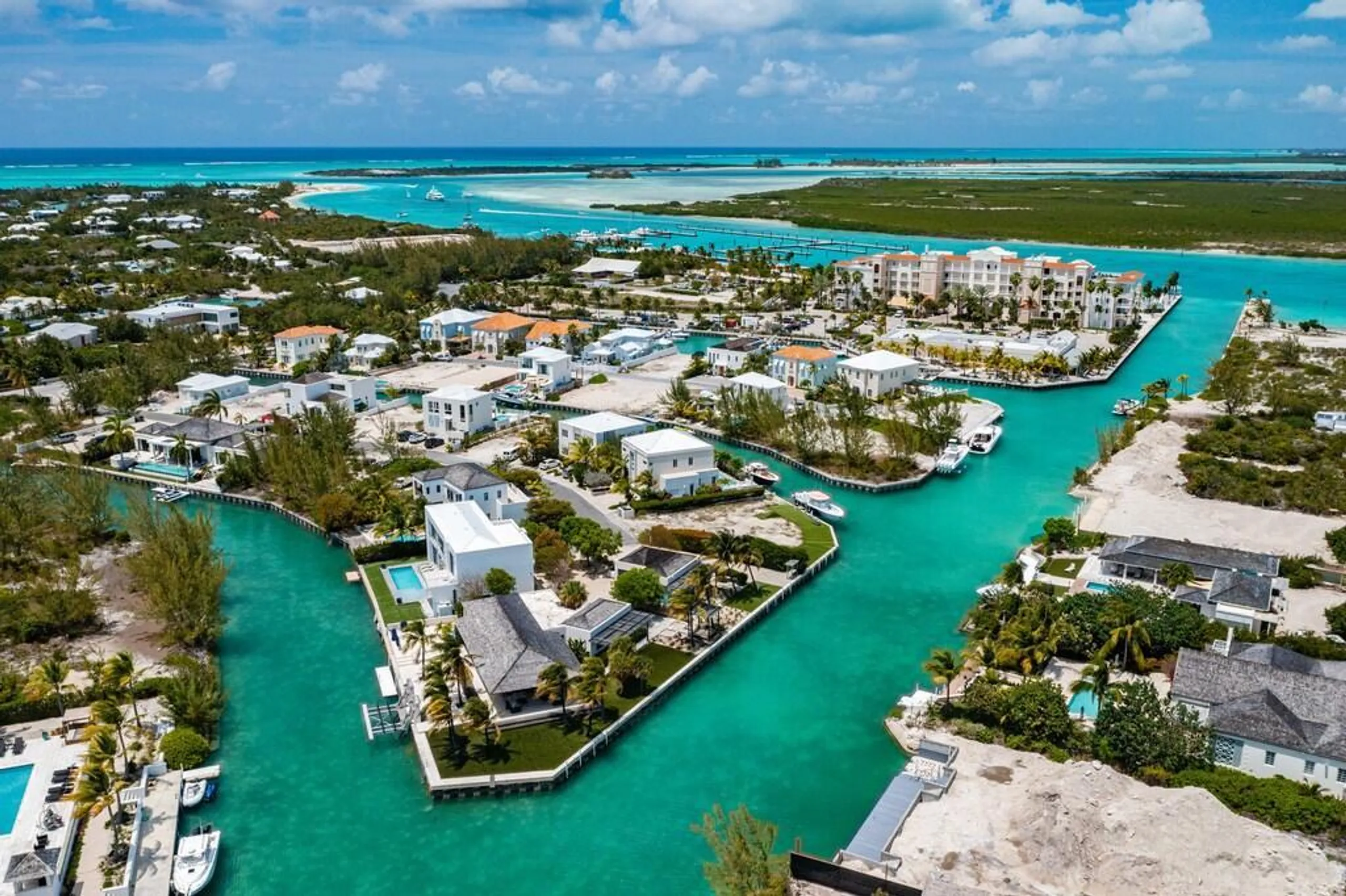 Side by Side Canal Front Dual Homes with Private Pools and Boat Dock — photograph 5