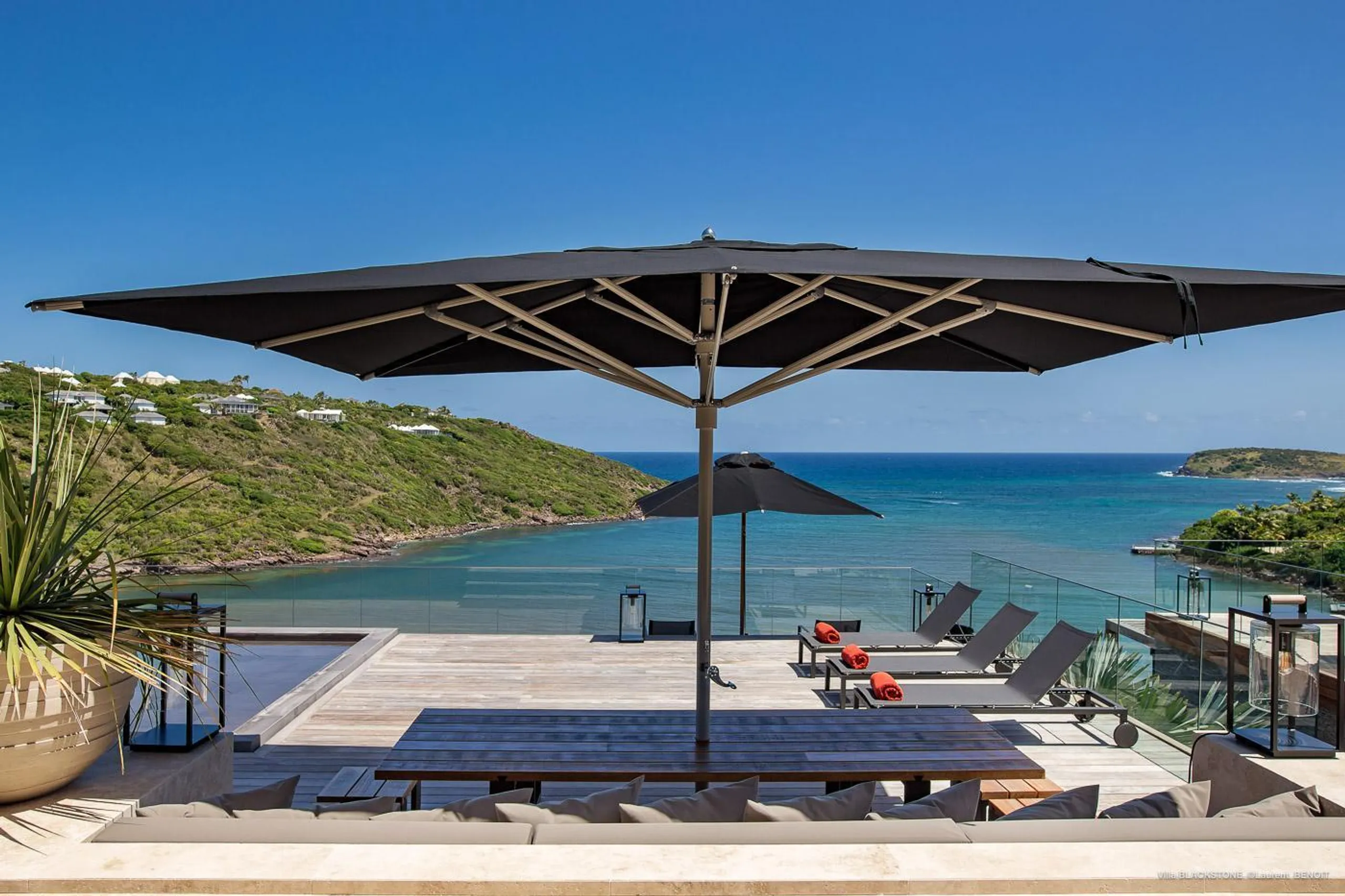Magnificent Marigot Luxury Estate with Private Pool and Ocean View Dining — photograph 5