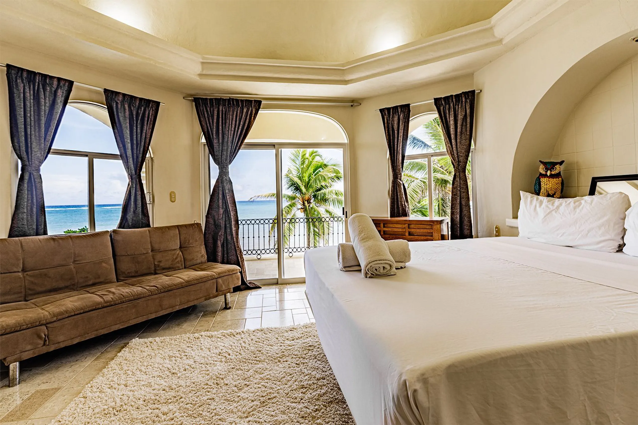 Splendid 8-Bedroom Beachfront Villa in Tankah, Tulum with Ocean Views & Cenote Access — photograph 10