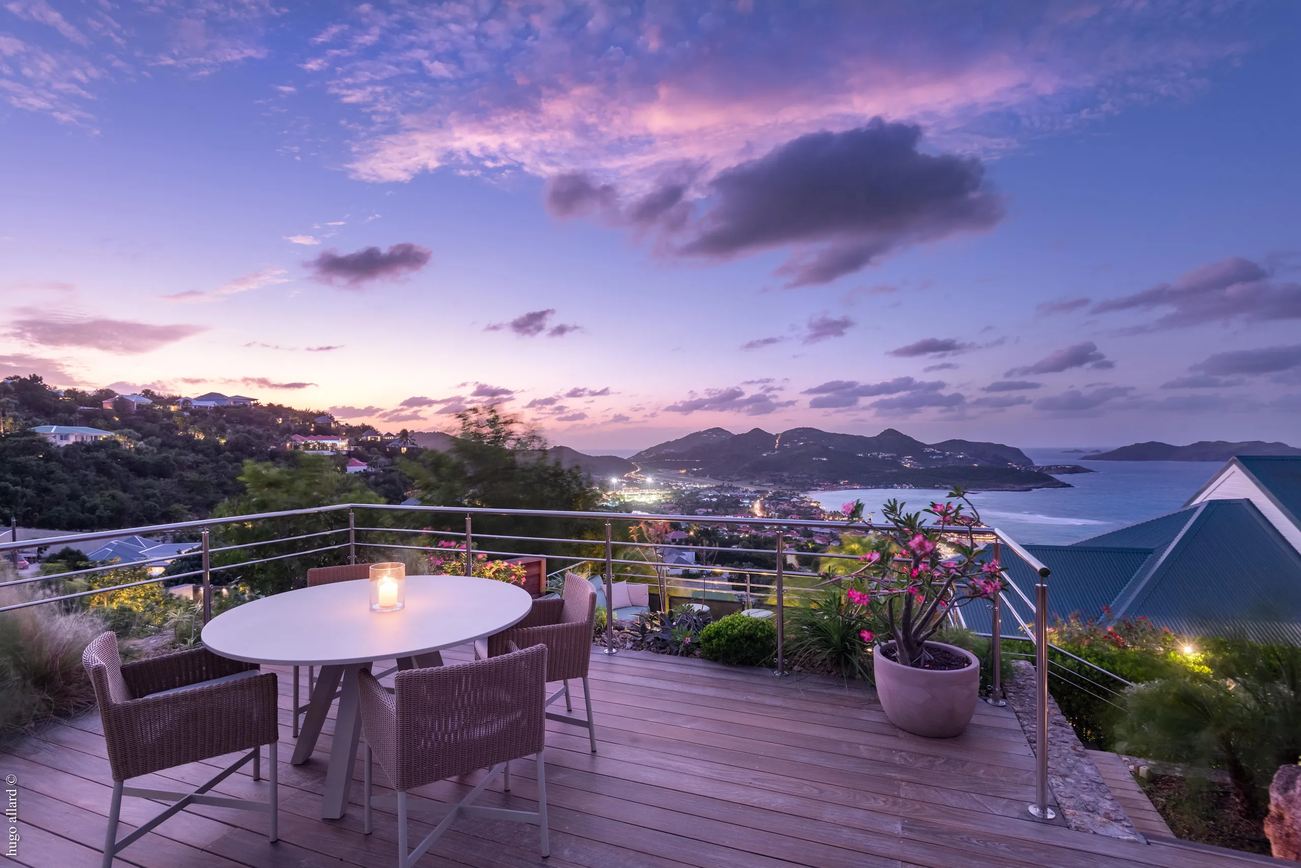 Palatial Seaview Villa with Private Pool and Backyard Grill — photograph 2