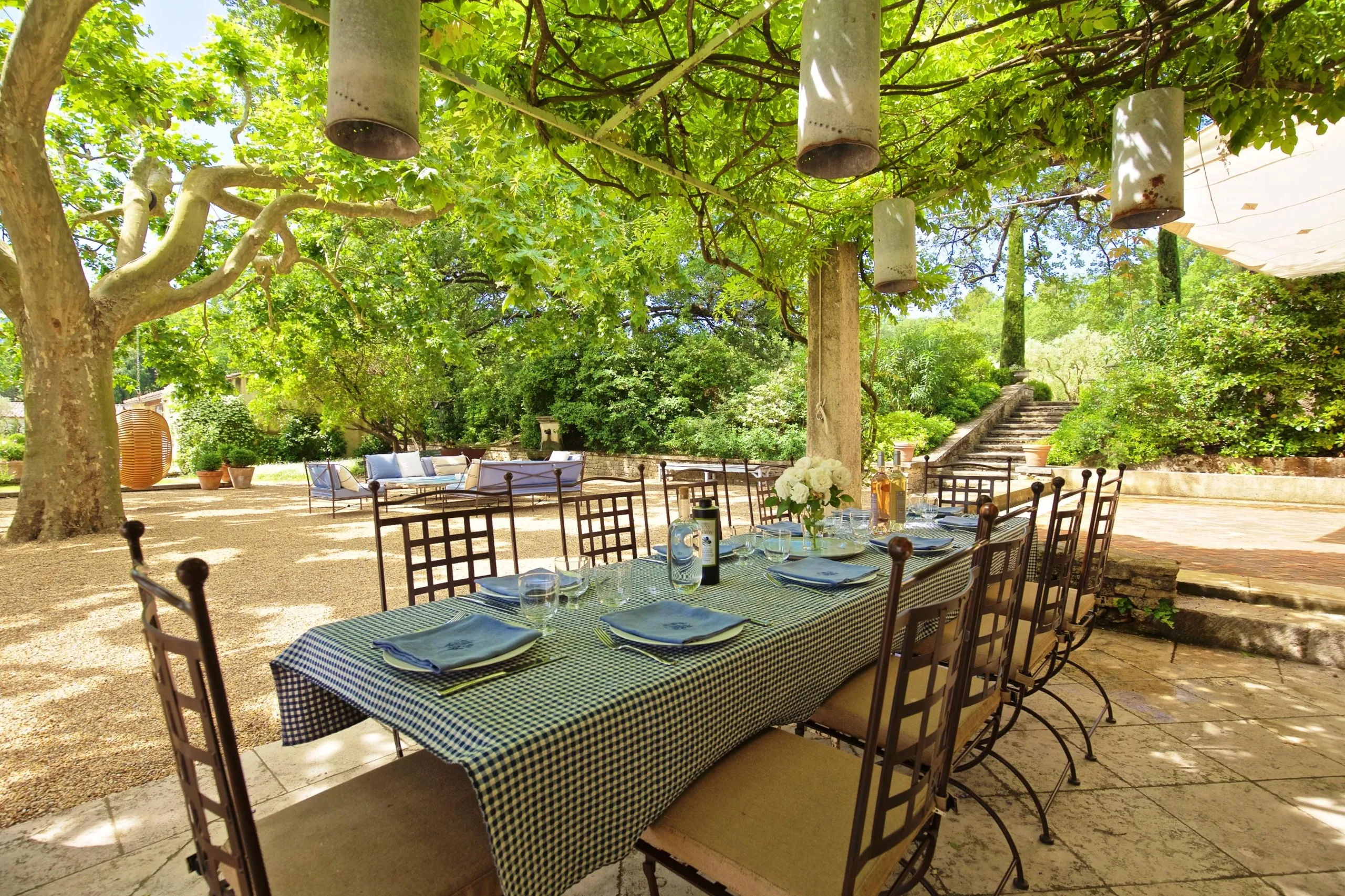 Provencal Paradise Estate with Gorgeous Pool and Lush Garden Grounds — photograph 12