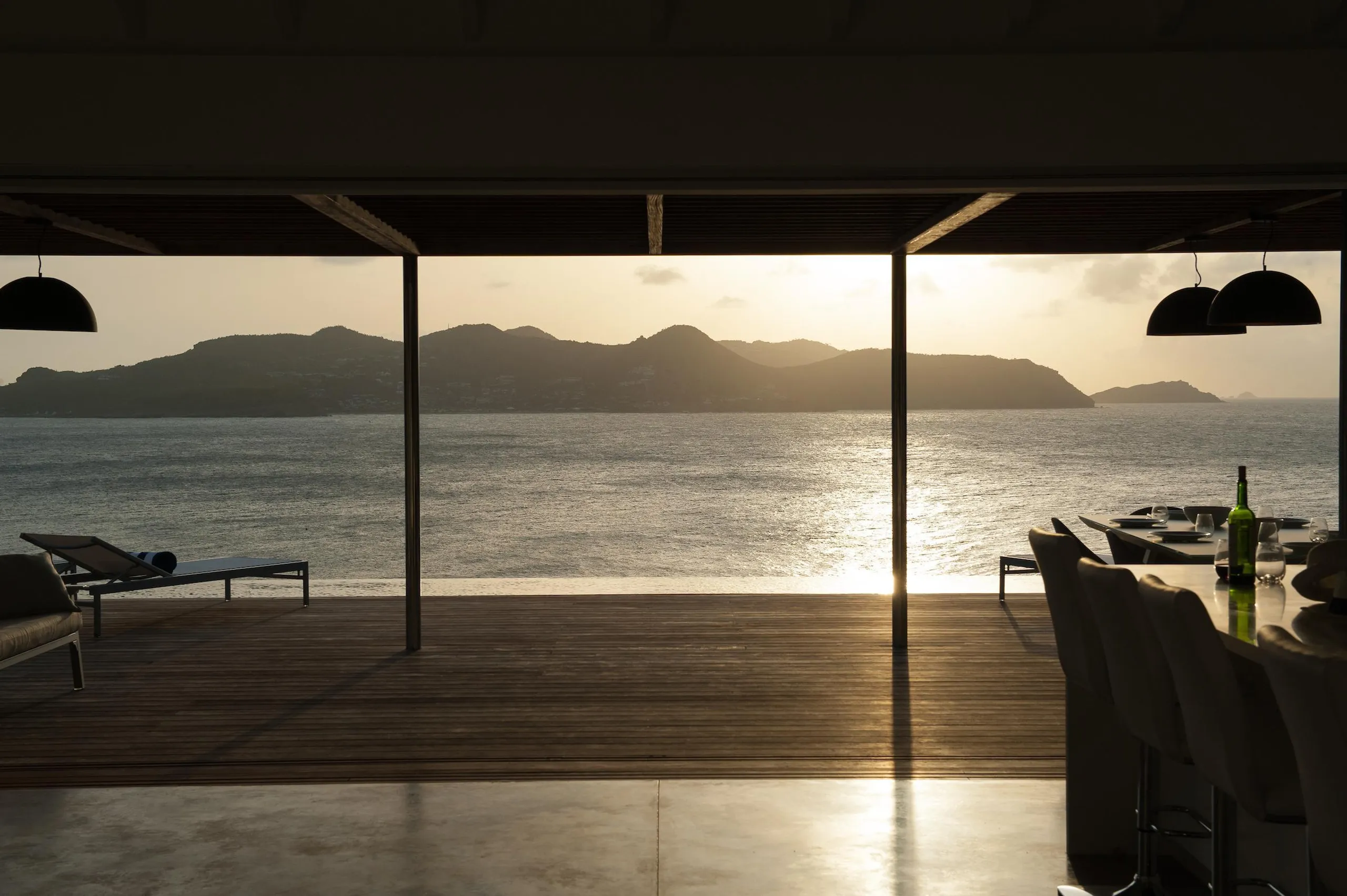 Glamorous Oceanside Villa with Infinity Pool and Zen Garden — photograph 8