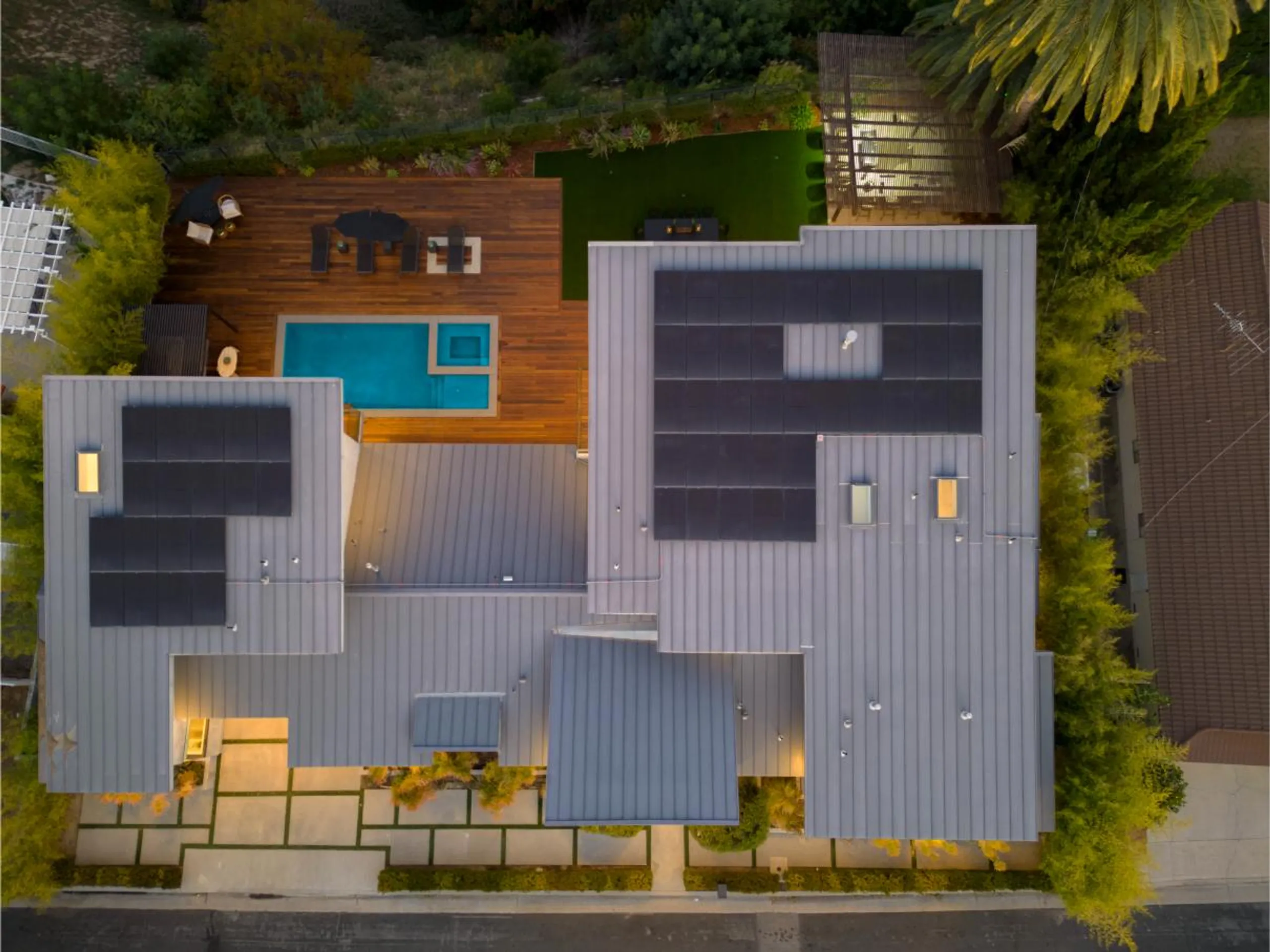 Skyline Luxury Estate with Private Pool and Jacuzzi — photograph 6