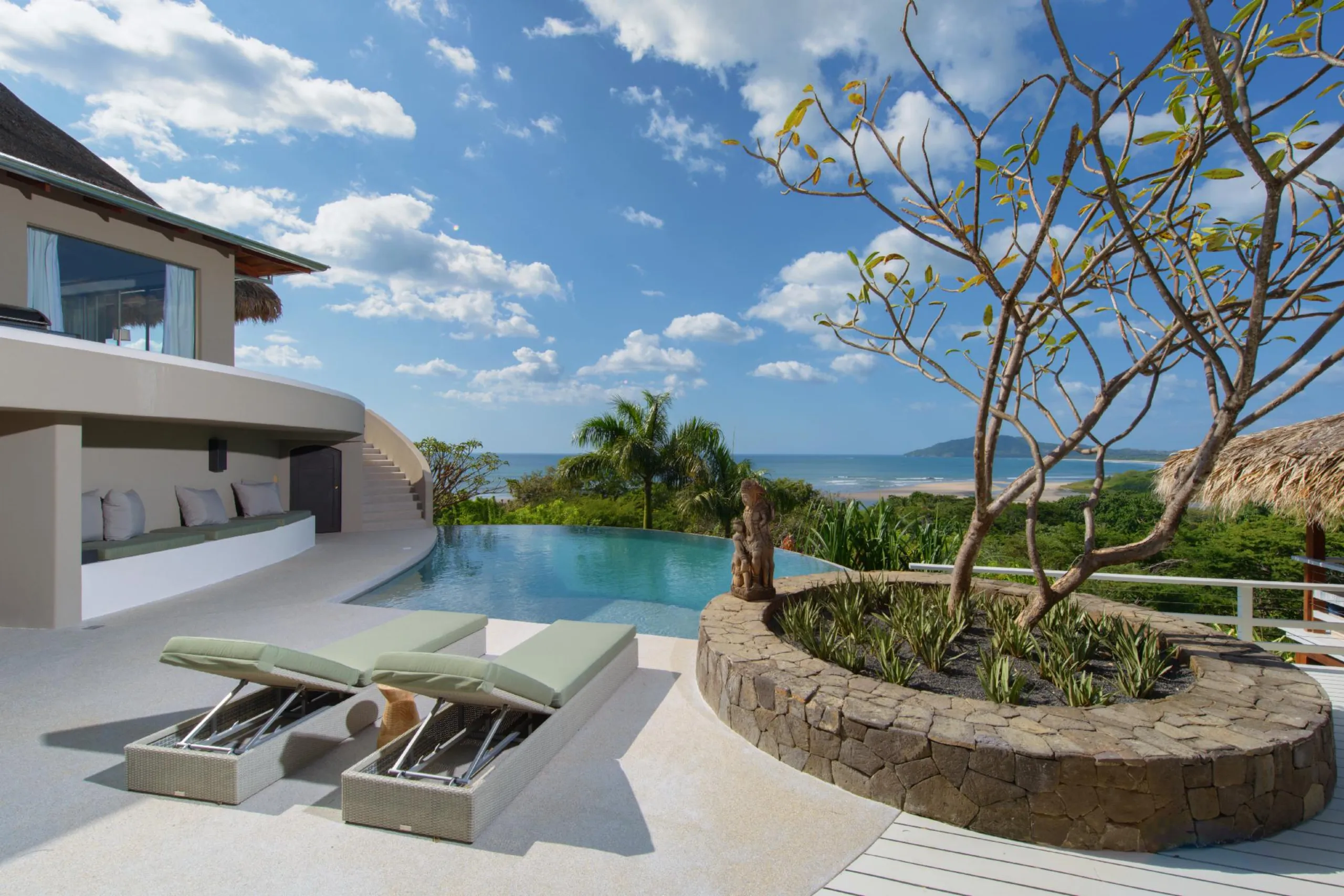 Incredible Ocean View Luxury Estate with Private Infinity Pool — photograph 2