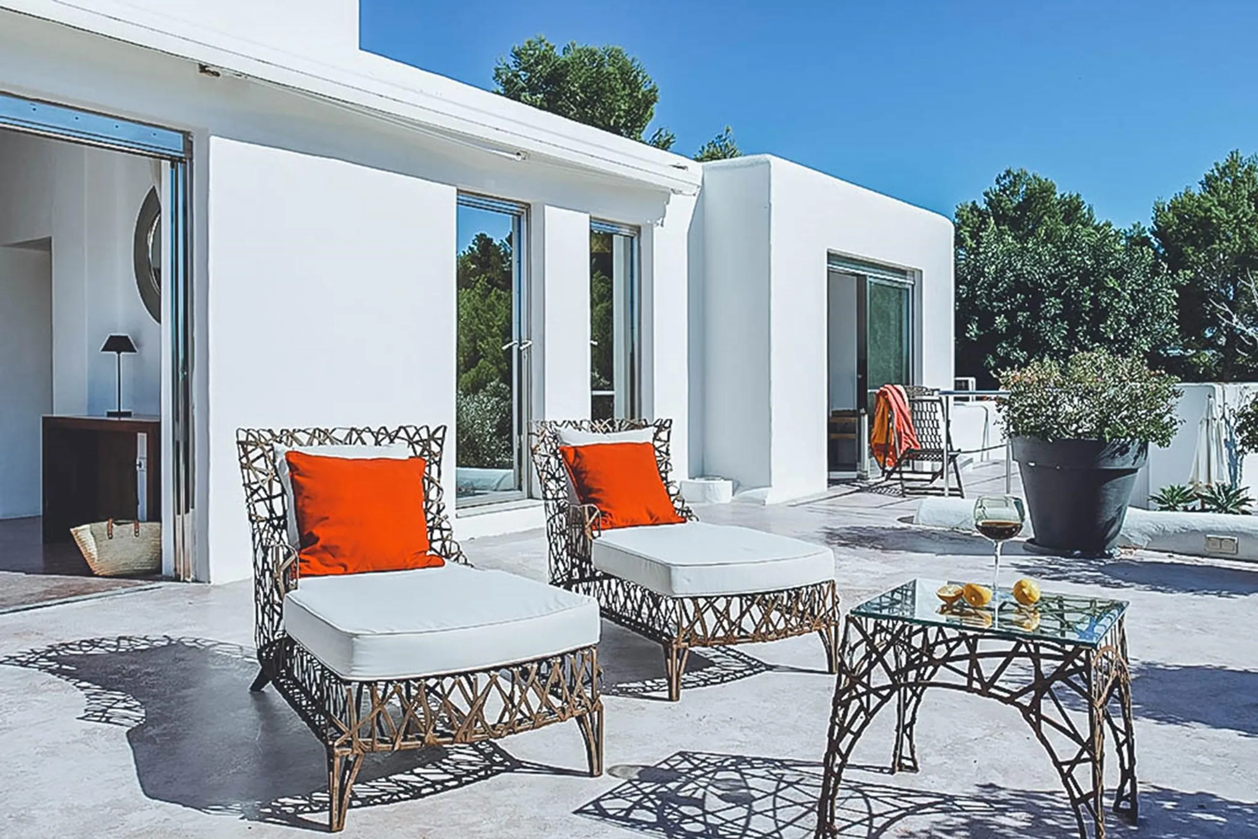 Gleaming Luxury Villa with Pool and Spectacular Views of Talamanca Bay — photograph 4