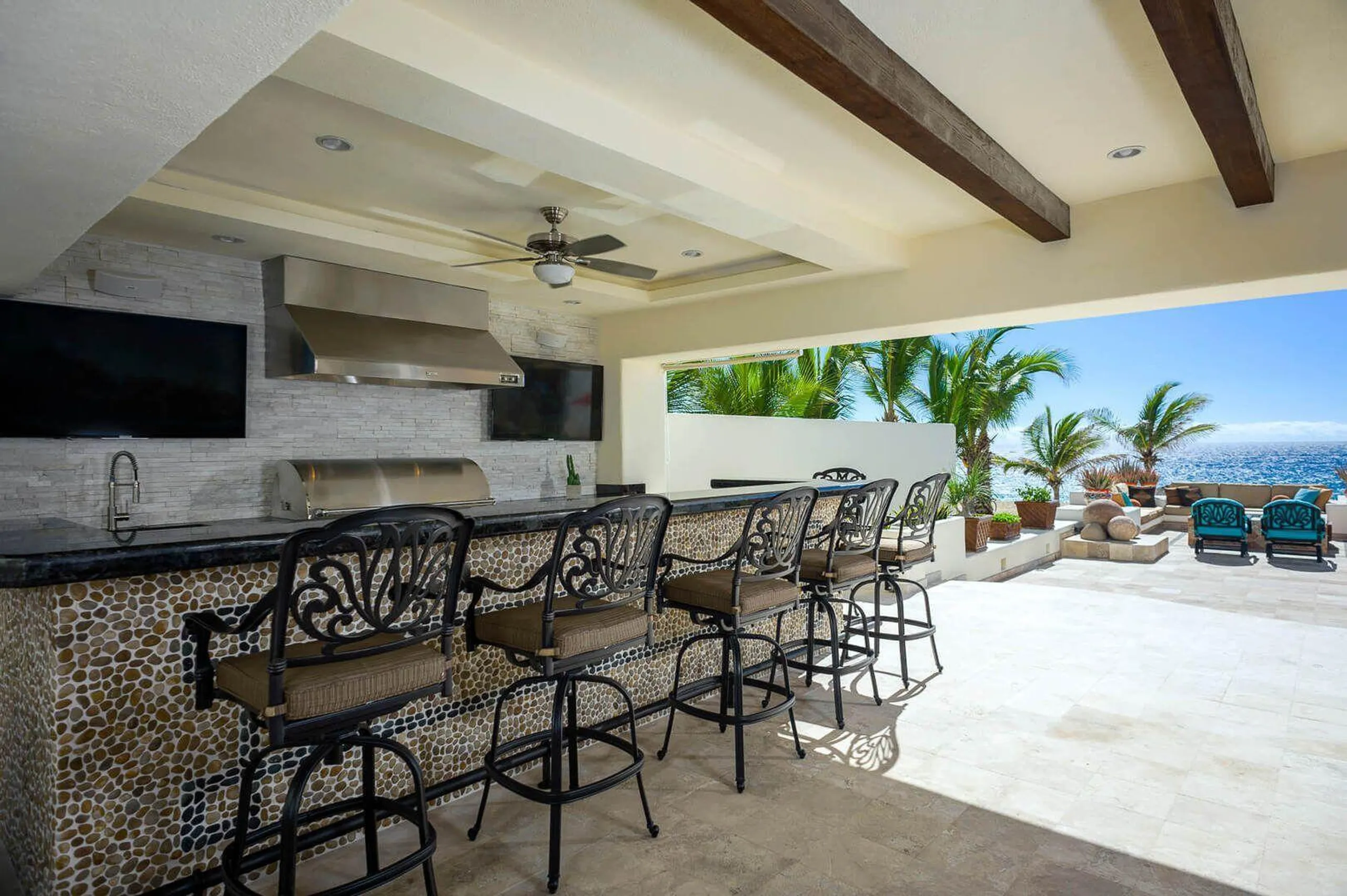Contemporary Pedregal Estate with Infinity Pool and Ocean Views — photograph 11